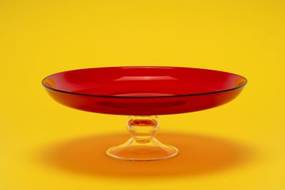 Alzata in vetro rosso e trasparente, h 12,5 cm d 34,3 cm
