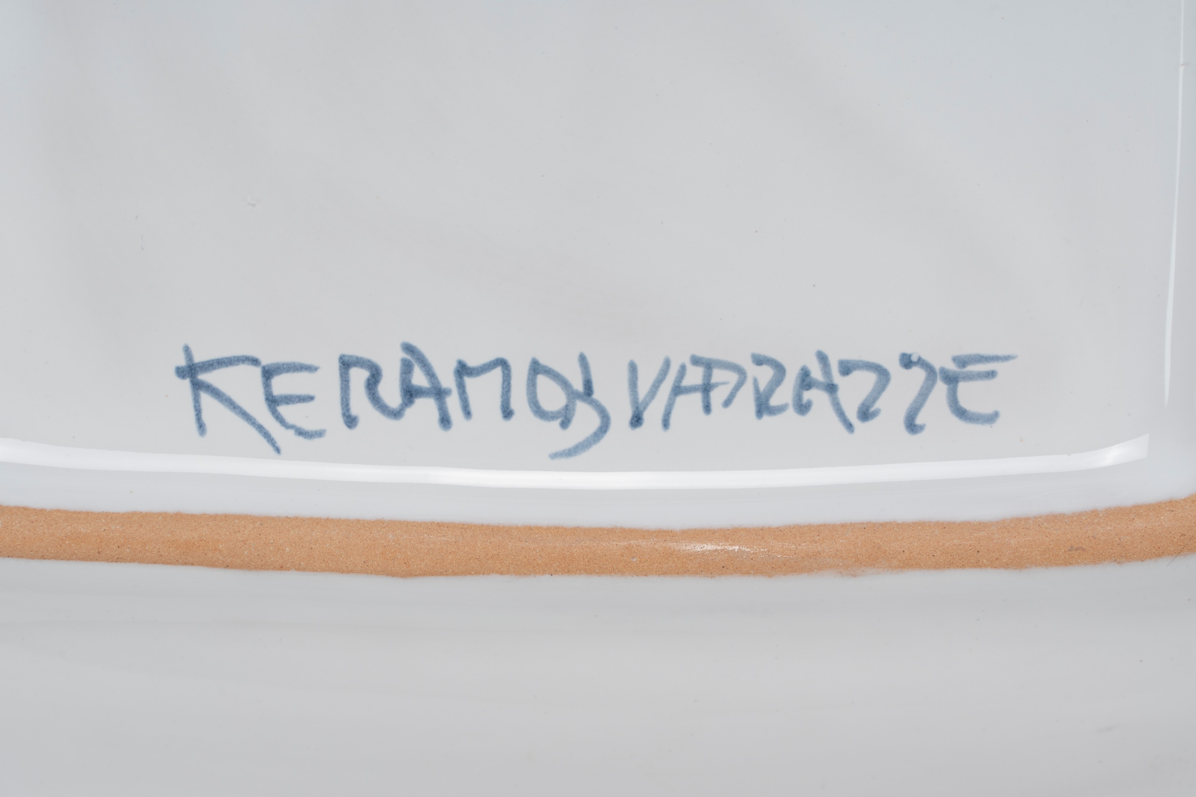Servizio da sei in ceramica smaltata bianca con decoro blu a conchiglia e cime