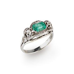 Anello con smeraldo 