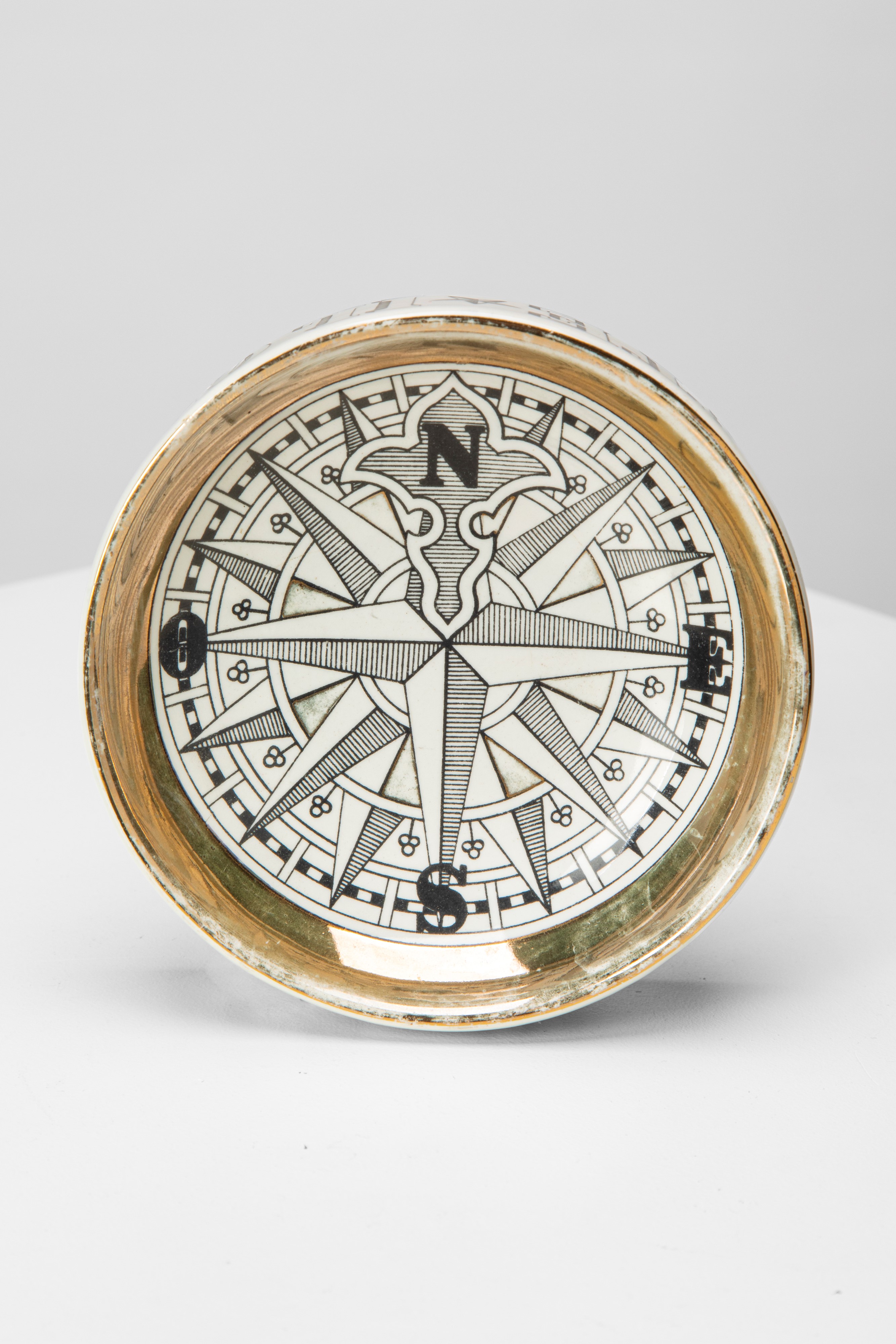 Piero Fornasetti - Svuotatasche o posacenere “Il Quadrante”, porcellana serigrafata in oro