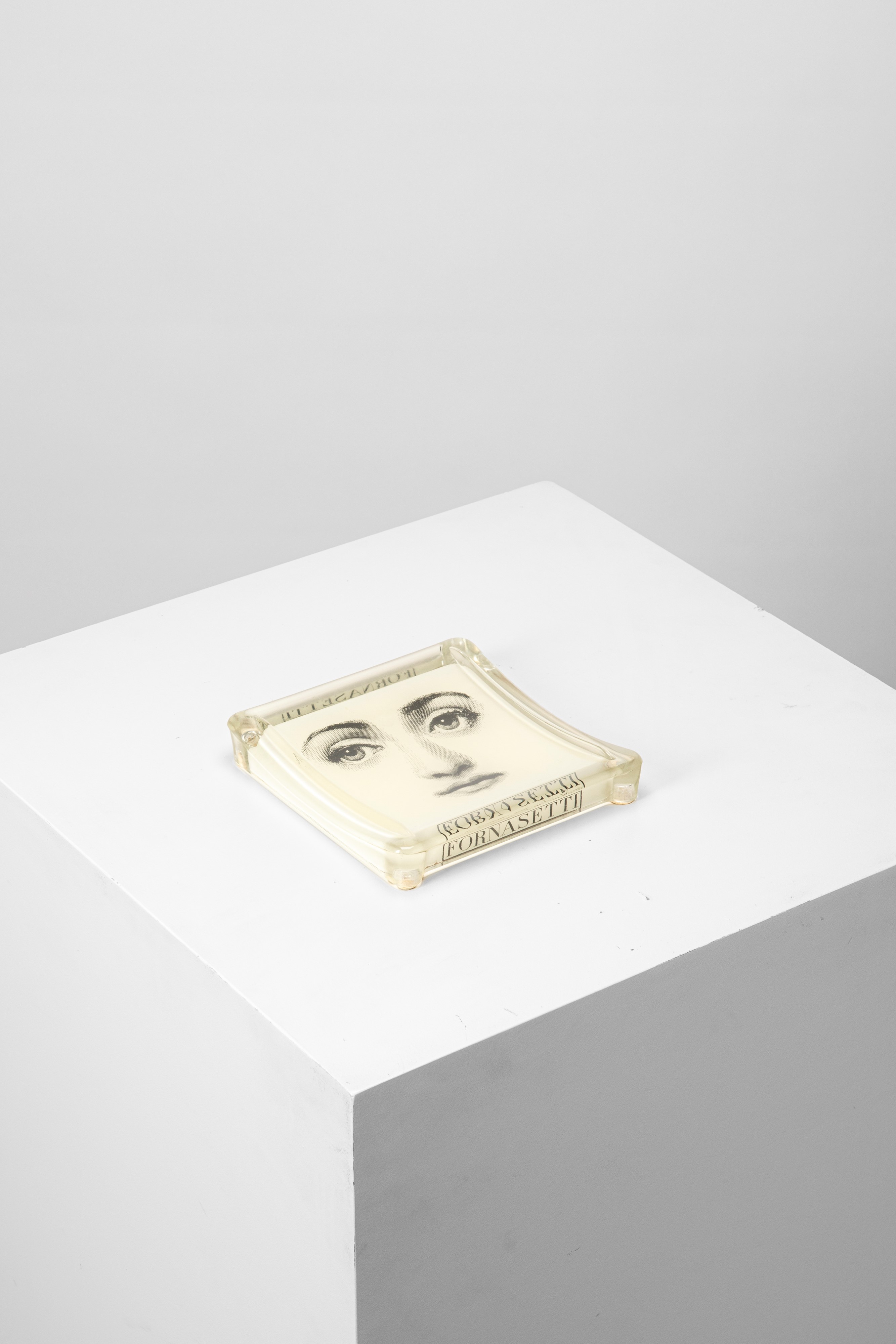 Piero Fornasetti - Piattino poggia monete dalla serie “Tema e Variazioni”, plastica