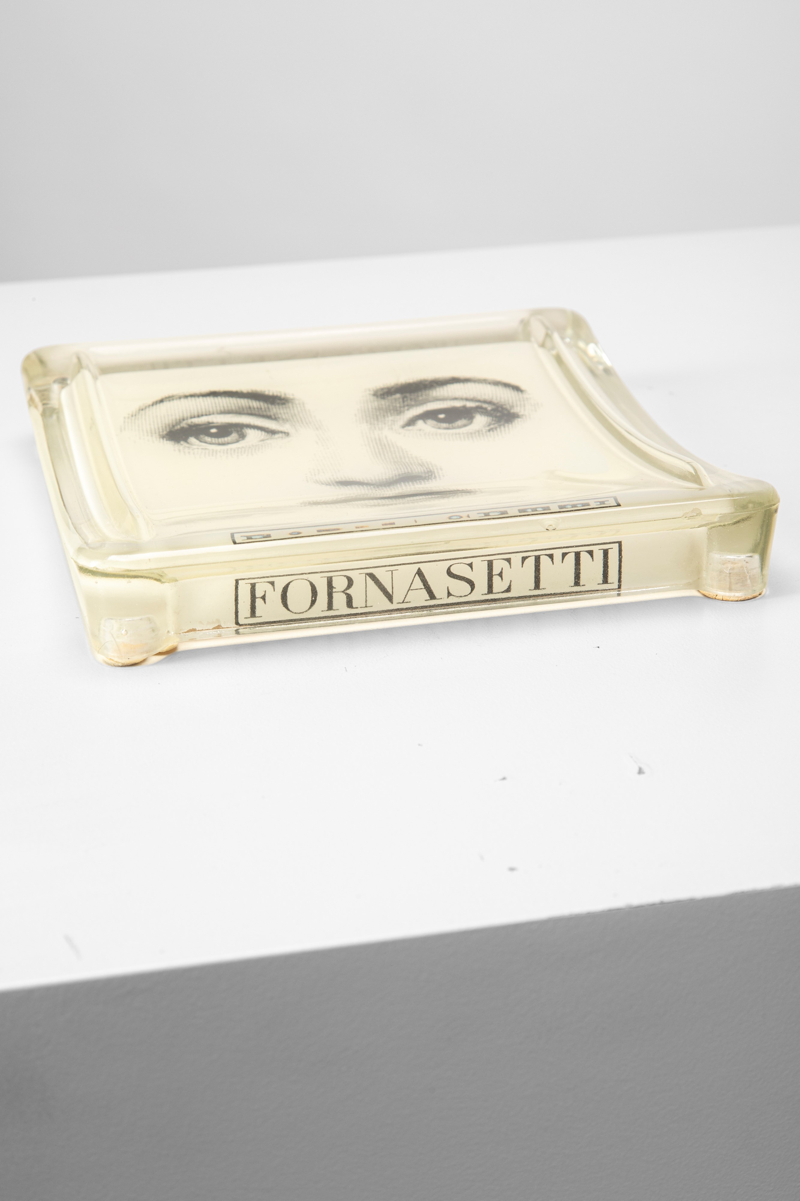Piero Fornasetti - Piattino poggia monete dalla serie “Tema e Variazioni”, plastica