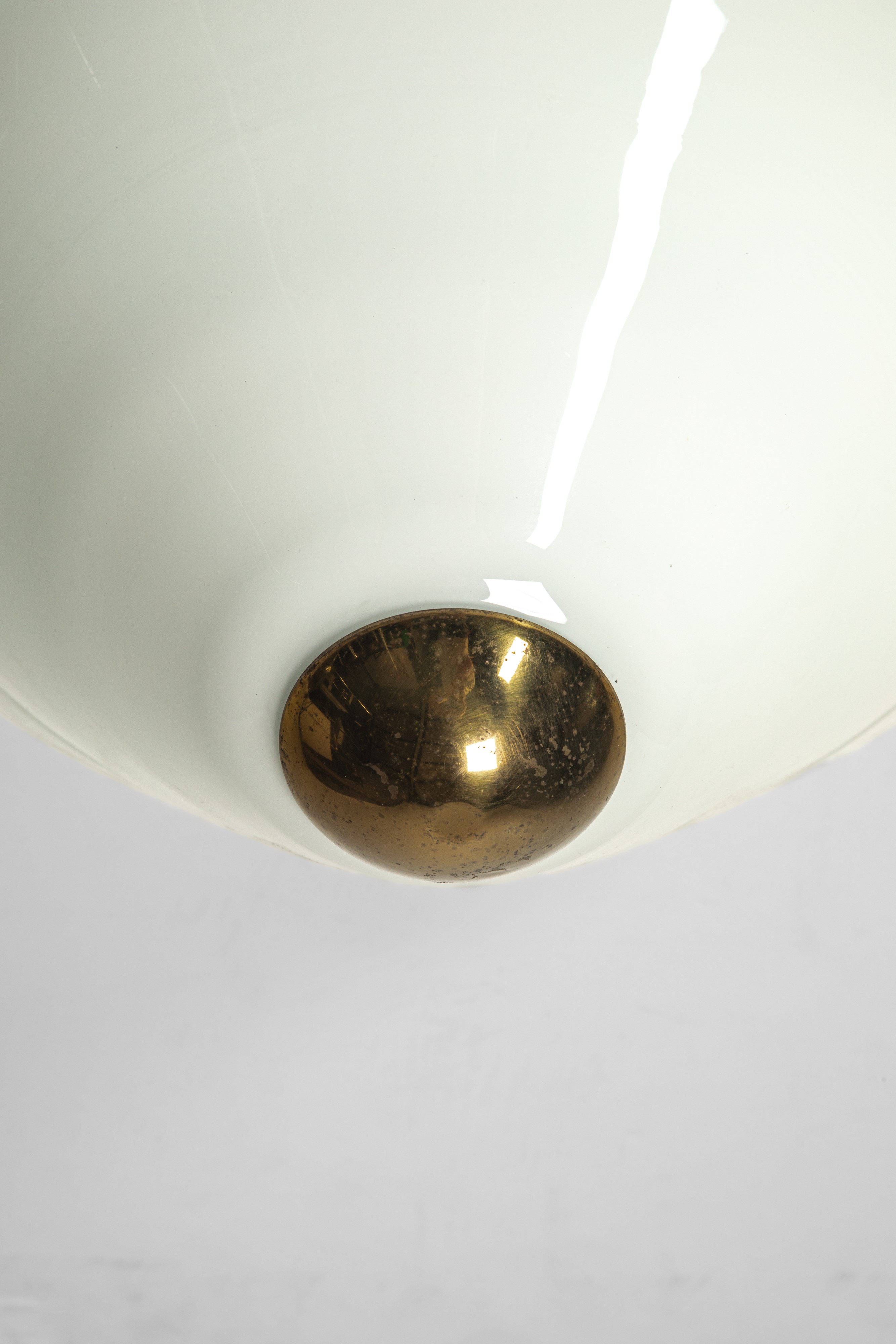 Seguso Vetri D’arte - Lampada da soffitto, vetro lattimo e filigrana, ottone e metallo laminato (...