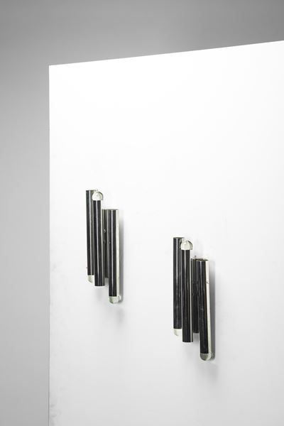 Coppia di lampade da parete in metallo cromato e vetro, 1970 circa