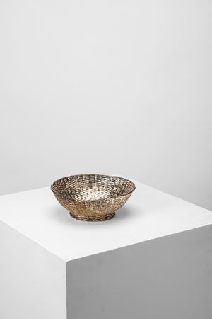 Woven table basket 