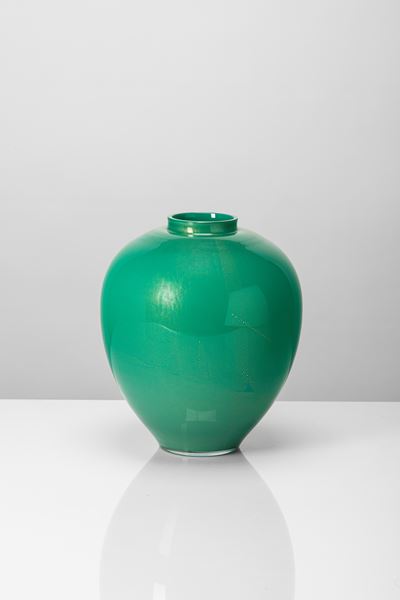 Grande vaso in vetro verde con foglia d’oro