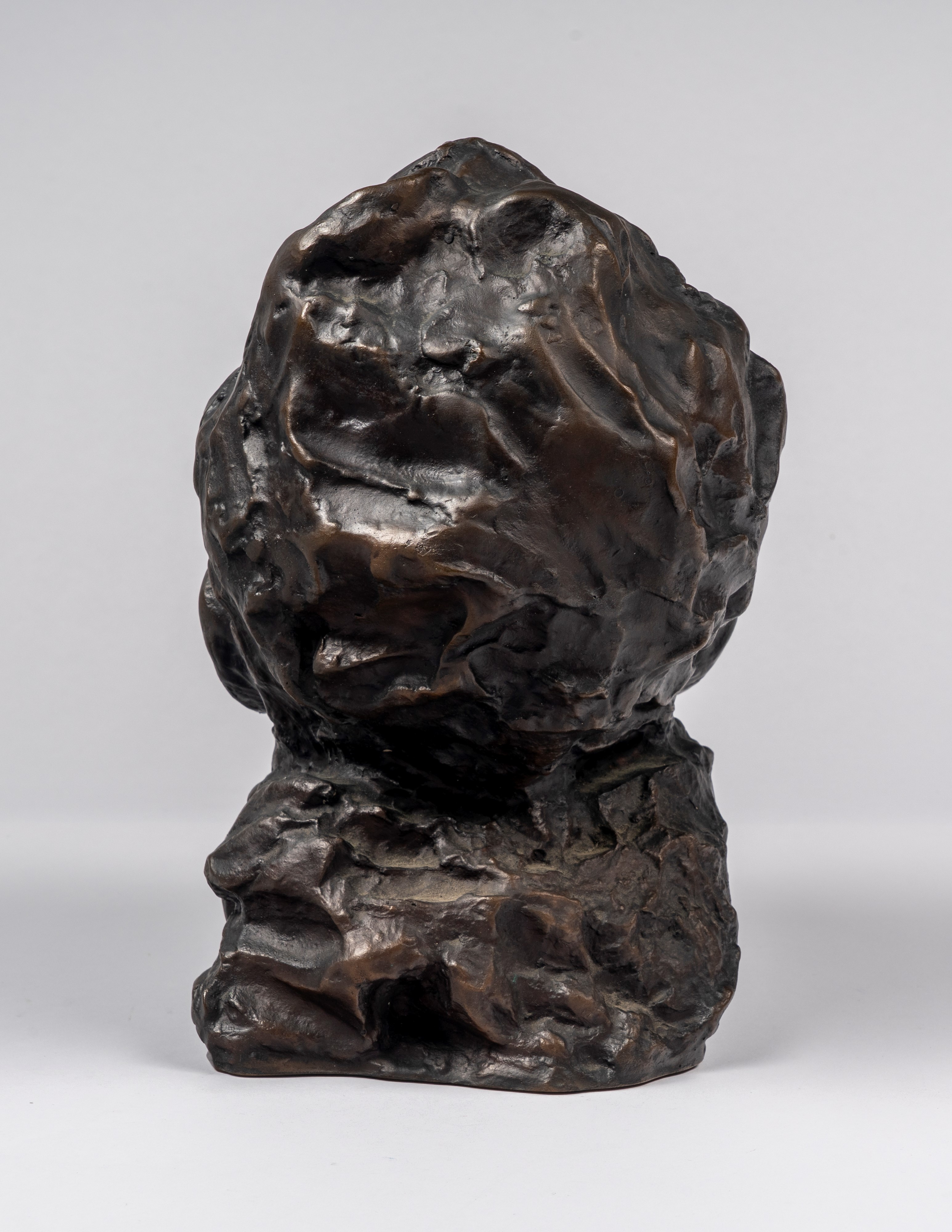 Egon Schiele - Self-portrait, bronzo a patina bruna