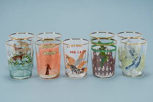 Nove Highball Glasses della collezione Yvonne Ellen London a decori differenti