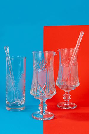 Lotto composto da tre mixing glass da cocktail in cristallo molato e inciso