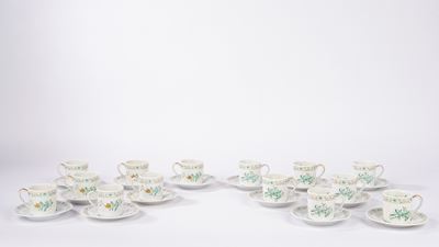 L. Bernardaud, Servizio da caffè in porcellana bianca con decorazione in oro e verde (Limoges)