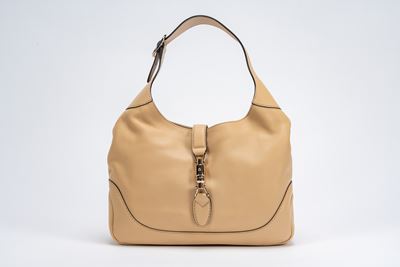 Borsa Jackie, in pelle color miele con dettagli in metallo e tracolla regolabile
