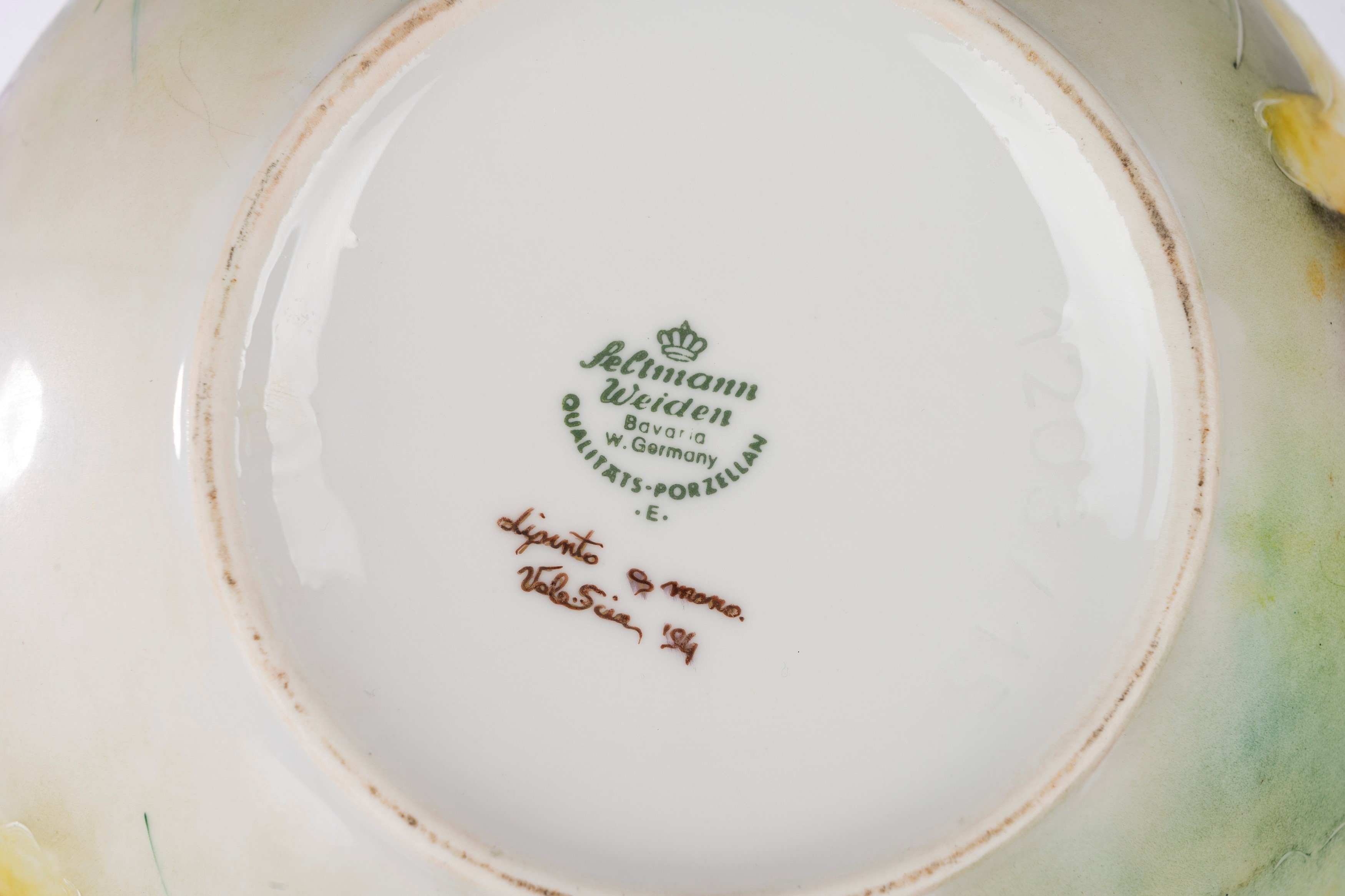 Bavaria, Vaso in porcellana policroma con decorazione floreale a rilievo