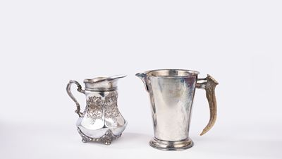 Versatoi in silver plate, due esemplari