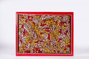 Vassoio in plastica con motivi decoratici stilizzati nello stile di Keith Haring, Caf&eacute; des Arts
