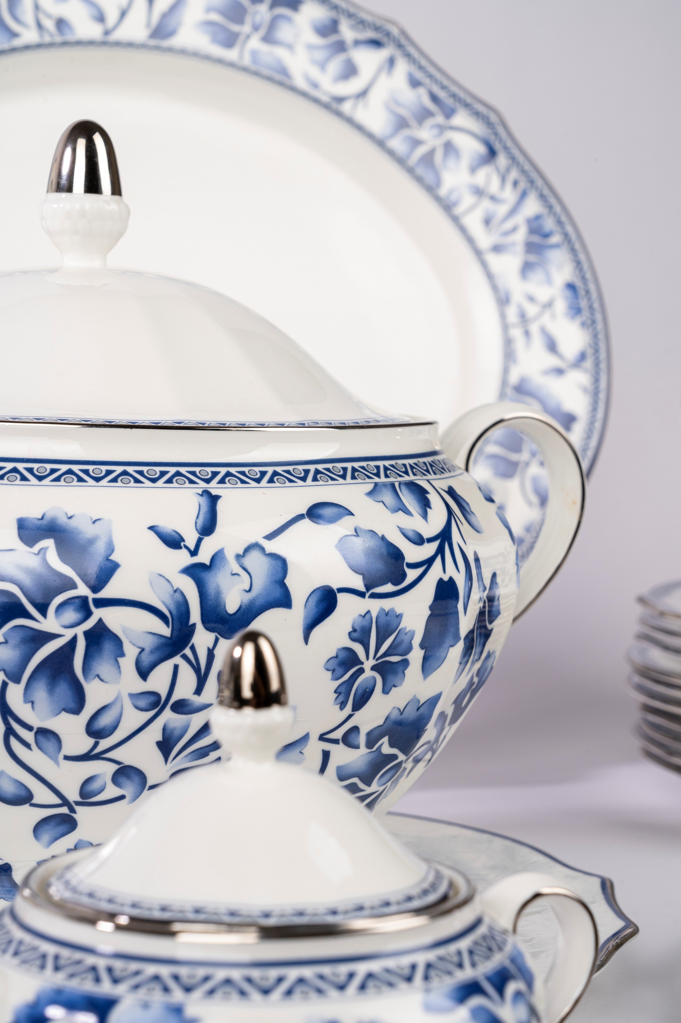 Richard Ginori, Servizio in porcellana bianca e blu “Jasmine”, manifattura di Laveno