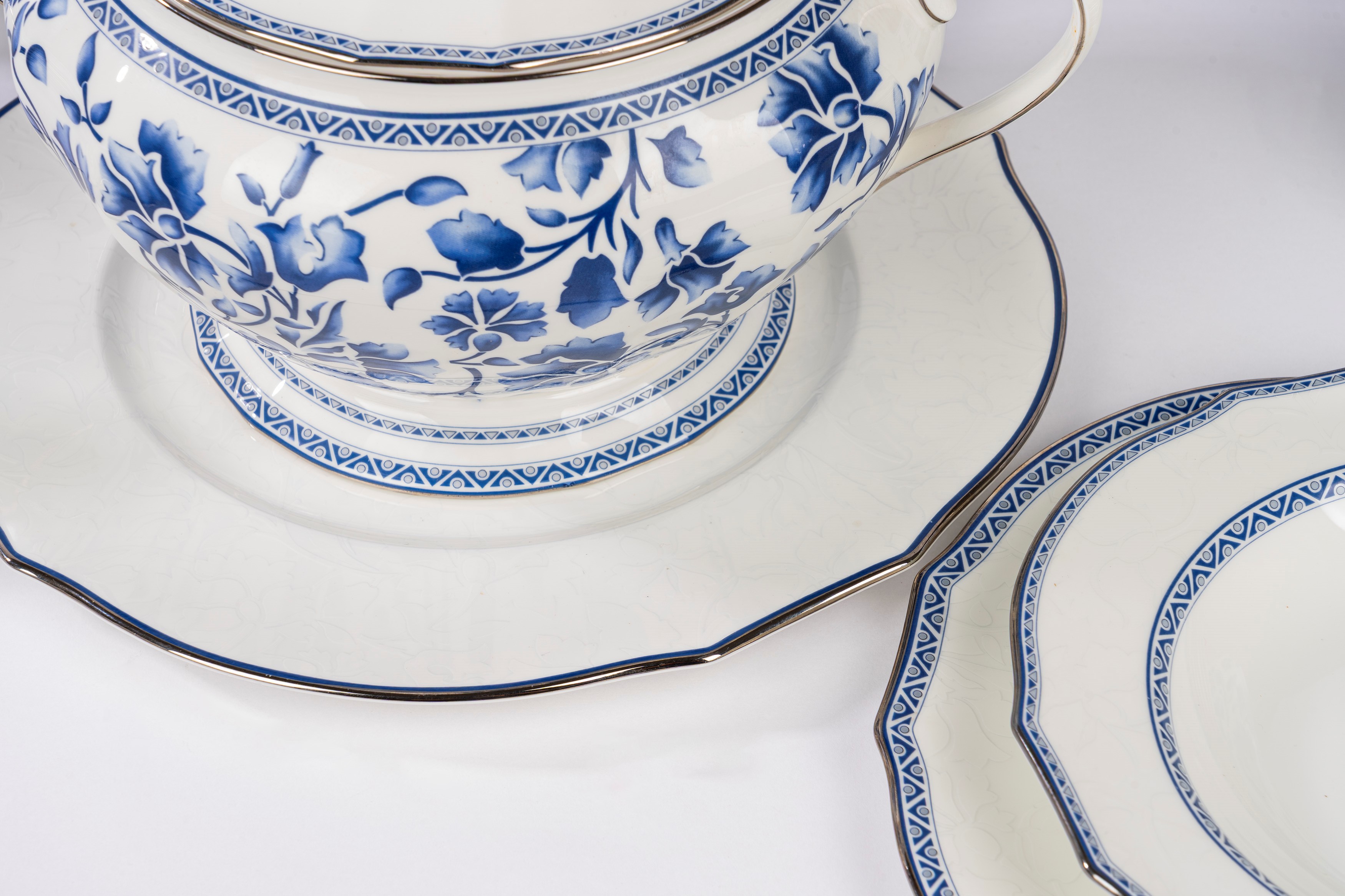 Richard Ginori, Servizio in porcellana bianca e blu “Jasmine”, manifattura di Laveno