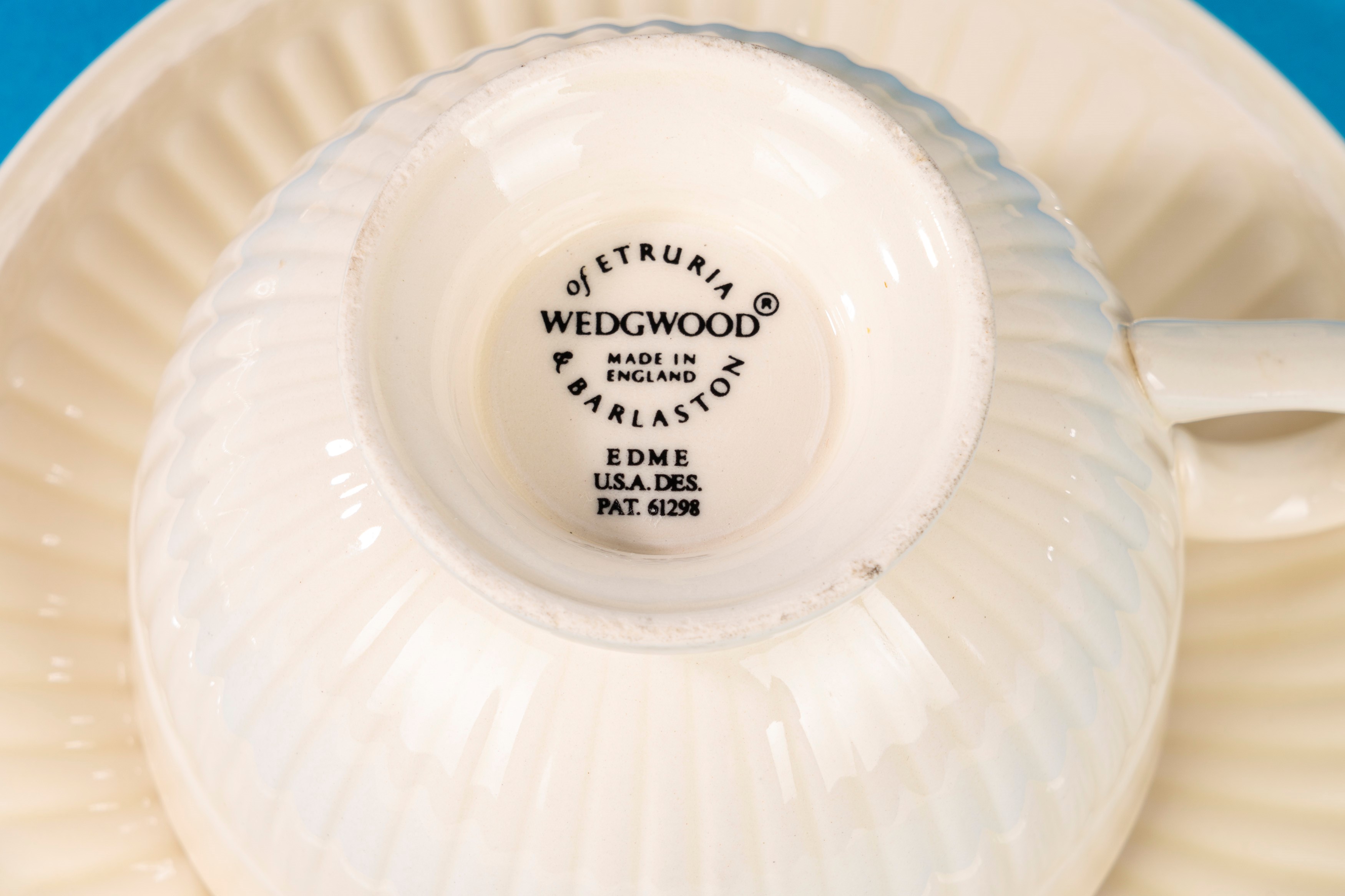 Wedgwood, Servizio da tè in maiolica bianca con 7 tazzine e accessori