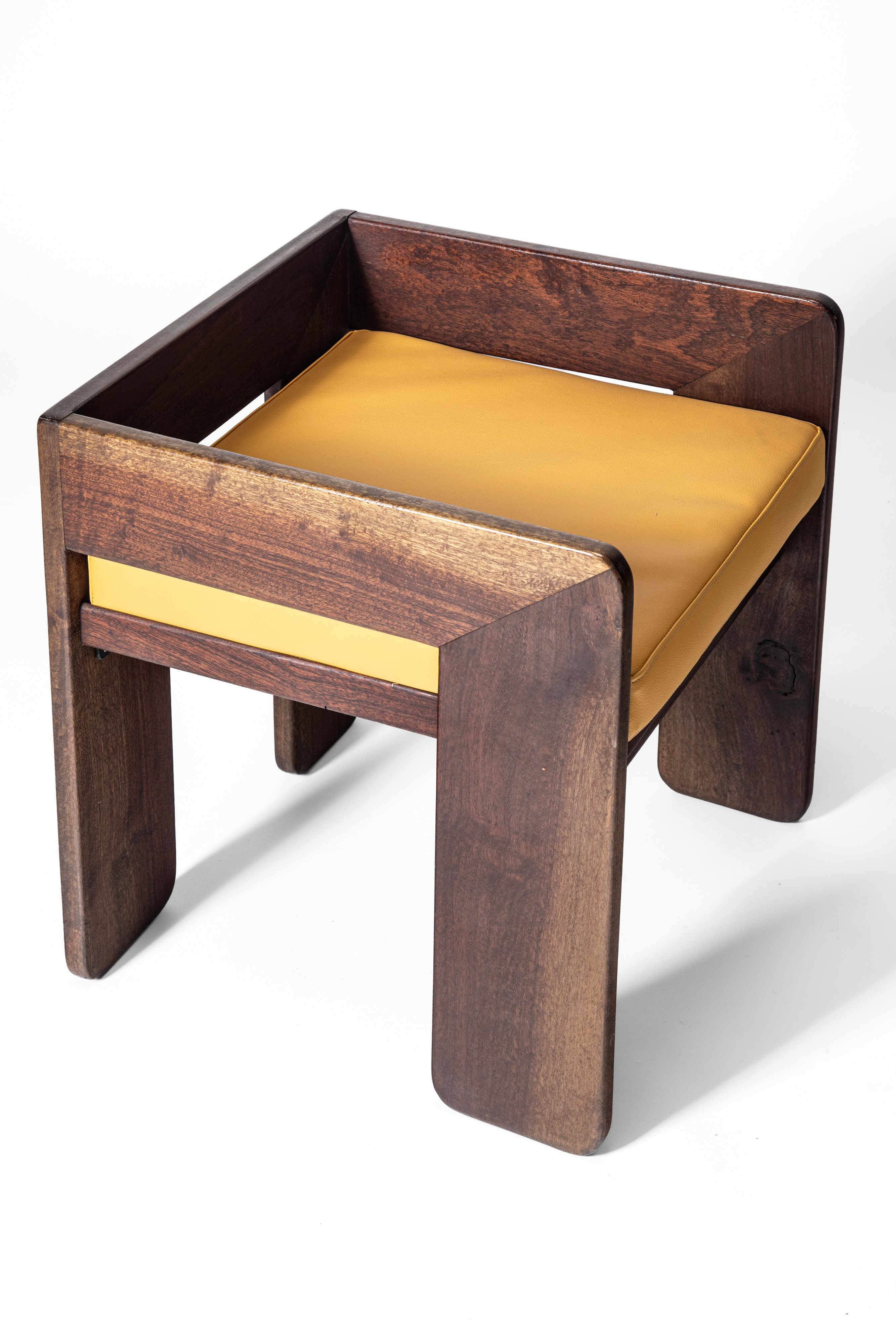 Manifattura Italiana - Coppia di panchette in legno e ecopelle (disegno, 1960 circa)