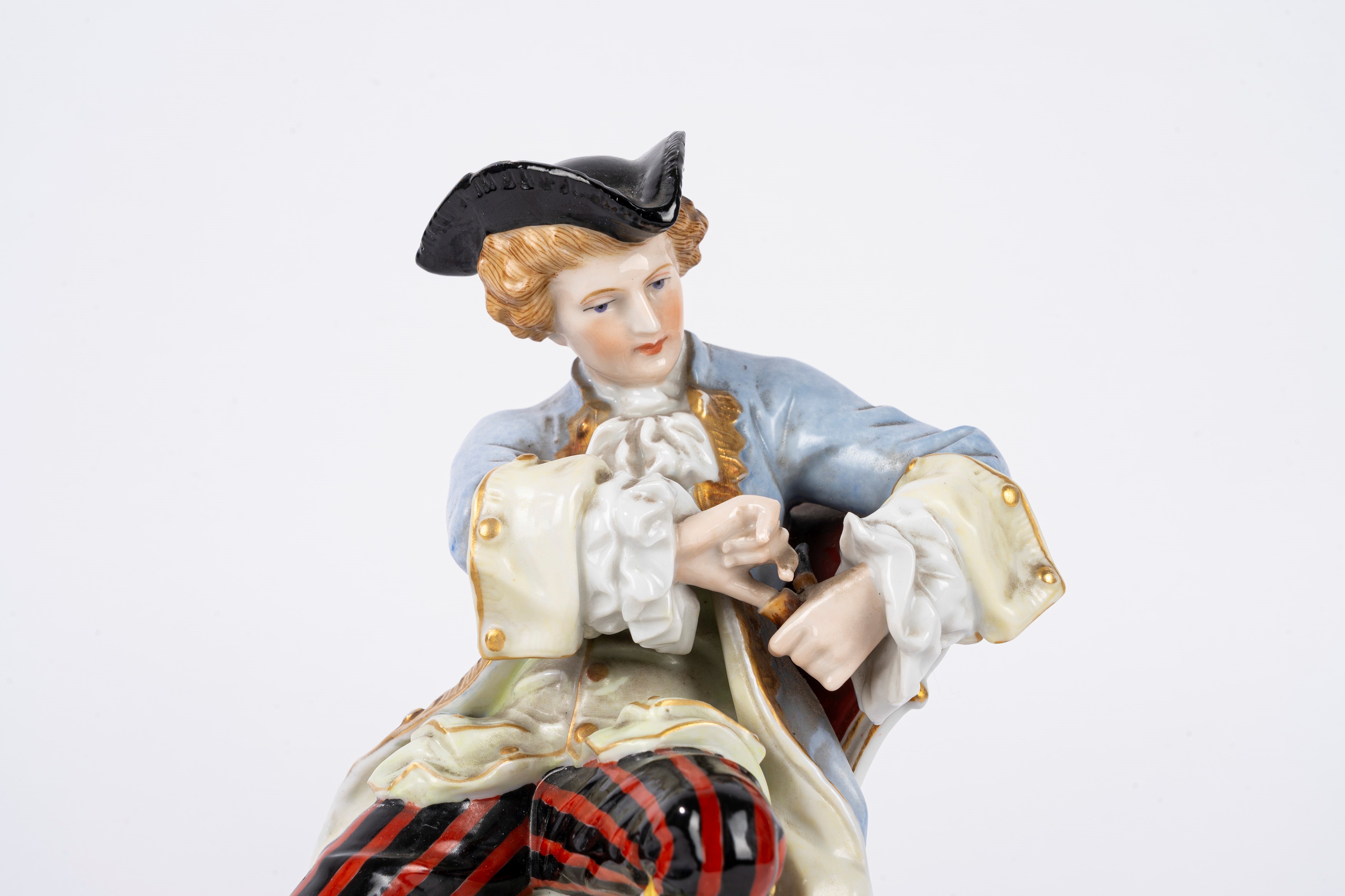 Herend, Scultura in porcellana policroma raffigurante fumatore di pipa, secolo XX