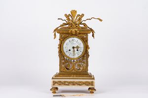 Pendola da tavolo in marmo e bronzo dorato, Francia secolo XIX