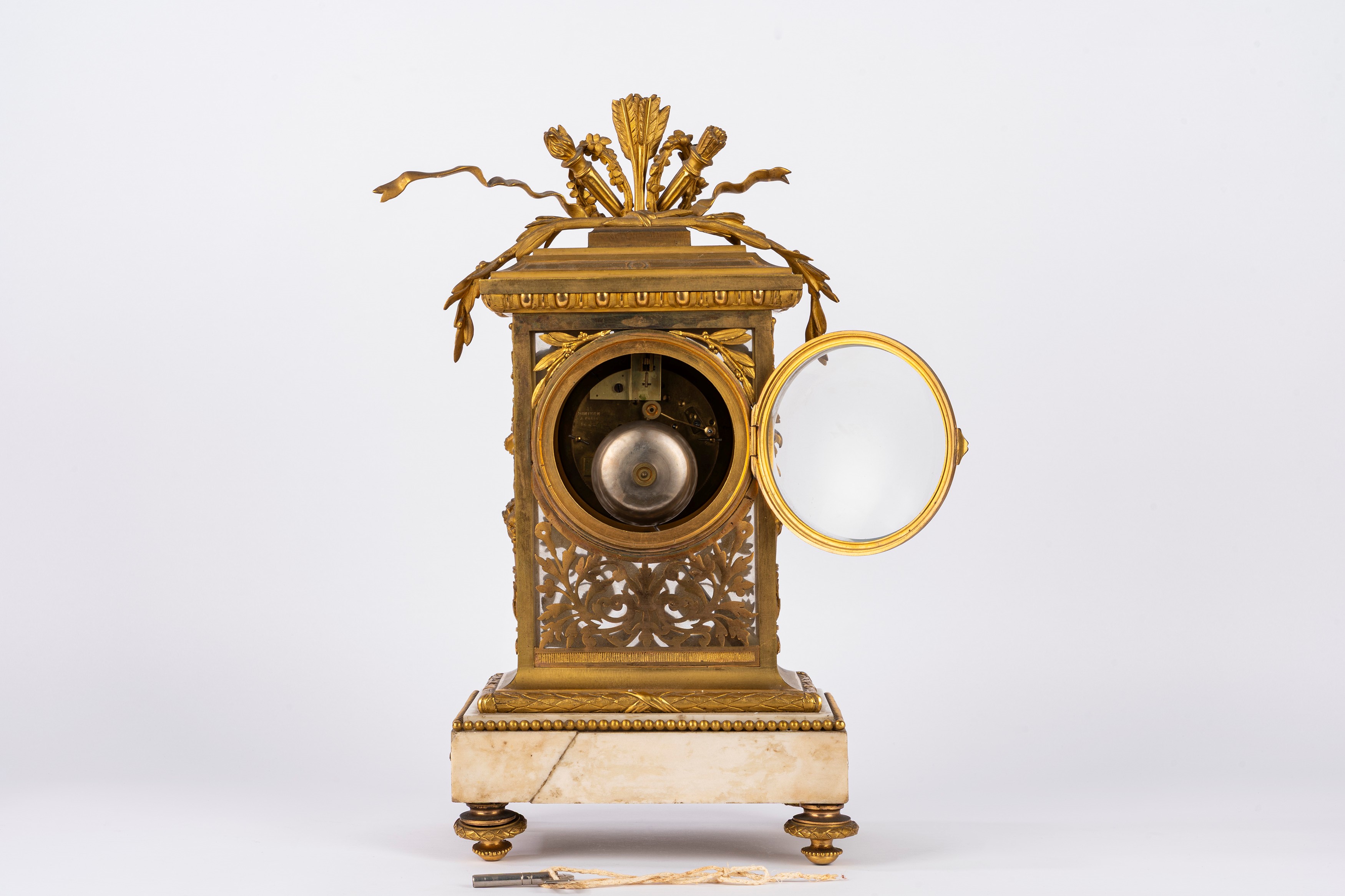 Pendola da tavolo in marmo e bronzo dorato, Francia, secolo XIX