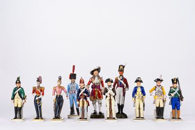 Collezione di 11 soldatini e statuine in porcellana policroma, Capodimonte/Herend/Ludwigsburg, XX...
