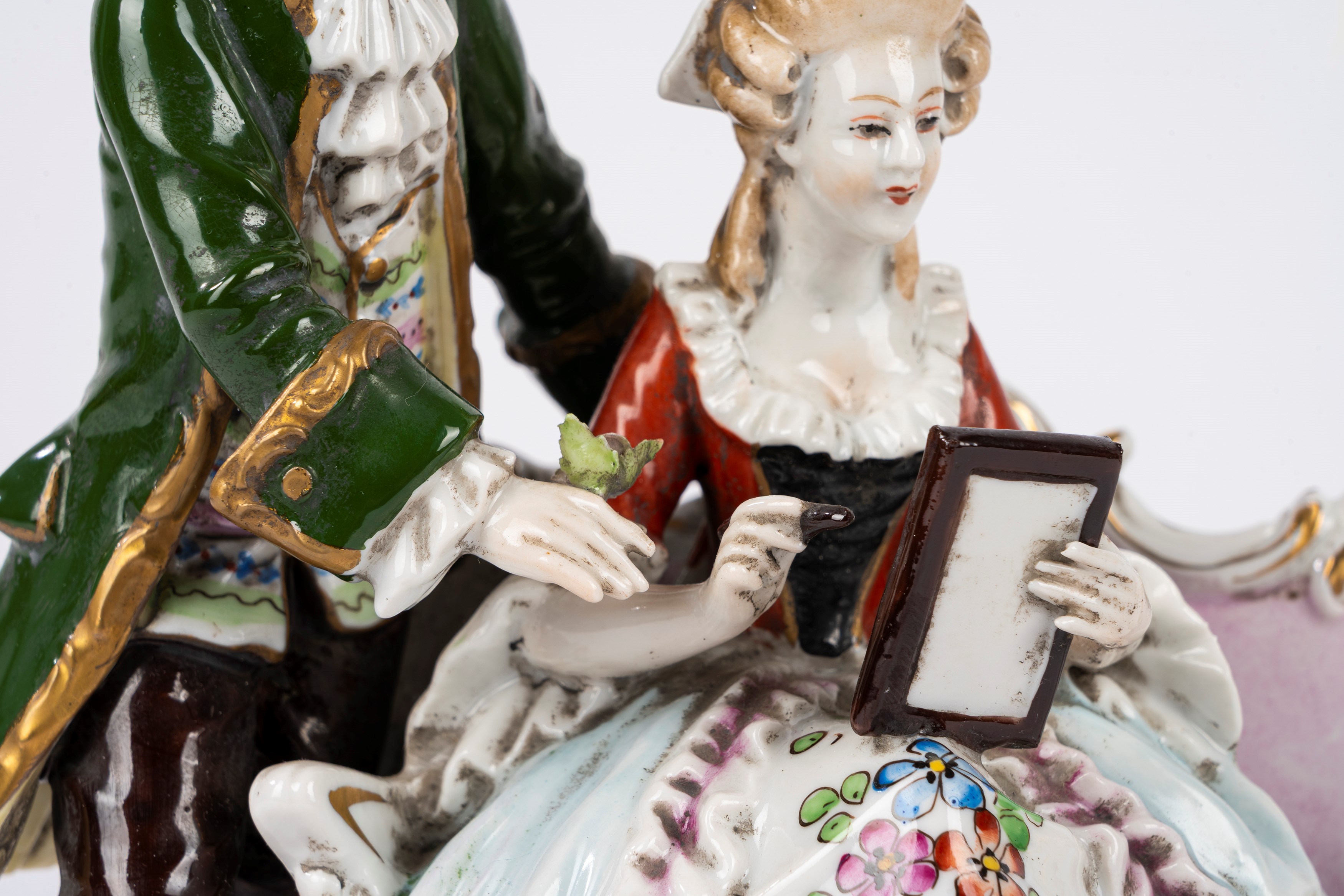Manifattura di Capodimonte, Tre sculture in porcellana policroma (coppia galante, pastorella con ...