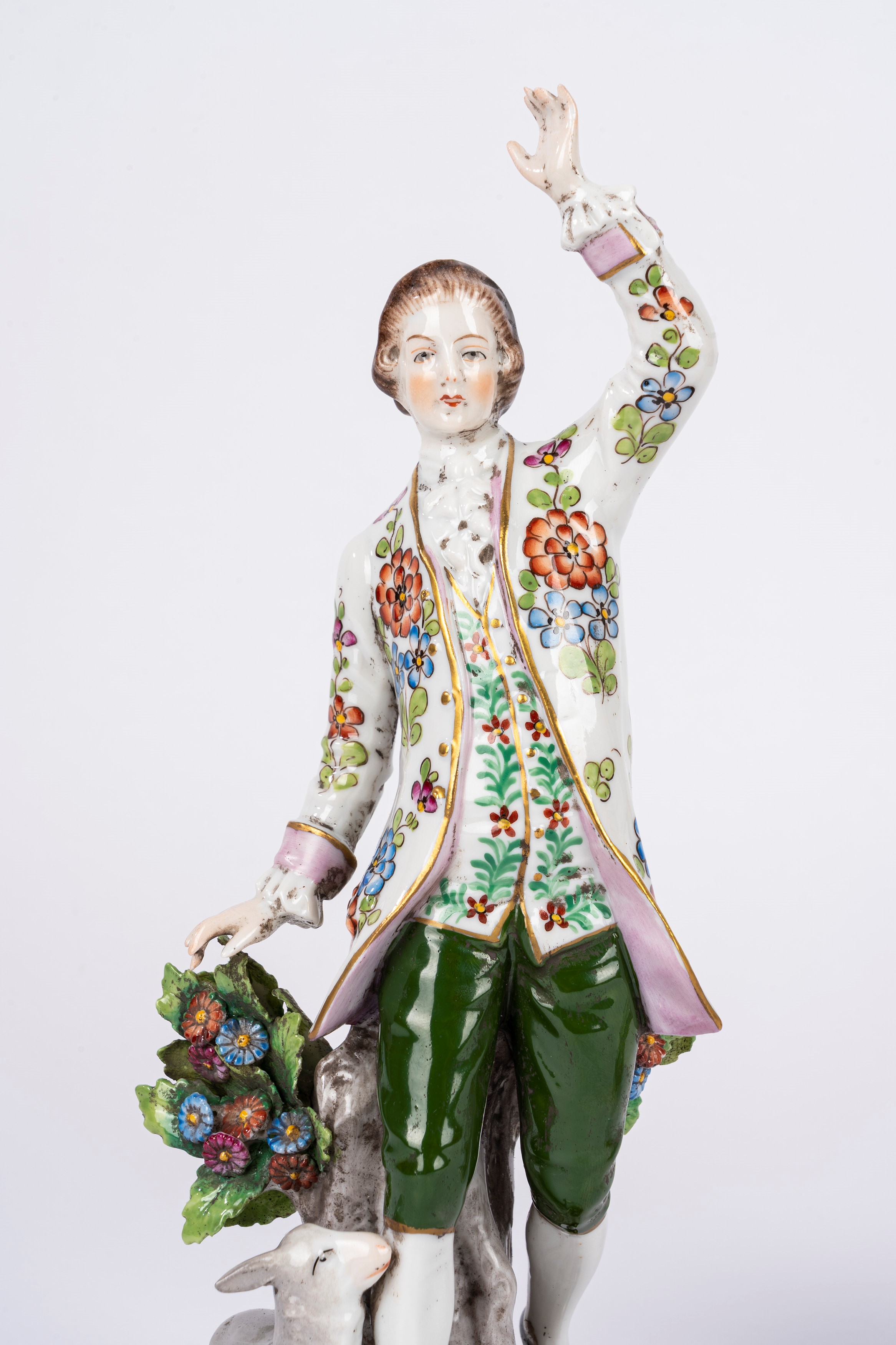 Manifattura di Capodimonte, Tre sculture in porcellana policroma (coppia galante, pastorella con ...