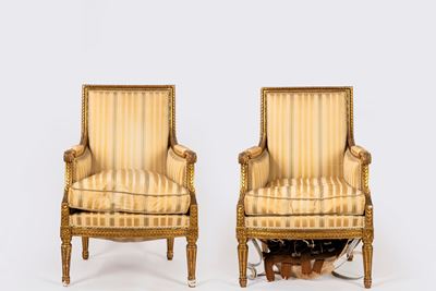 Coppia di poltroncine in legno intagliato e dorato, stile Luigi XVI, secolo XIX