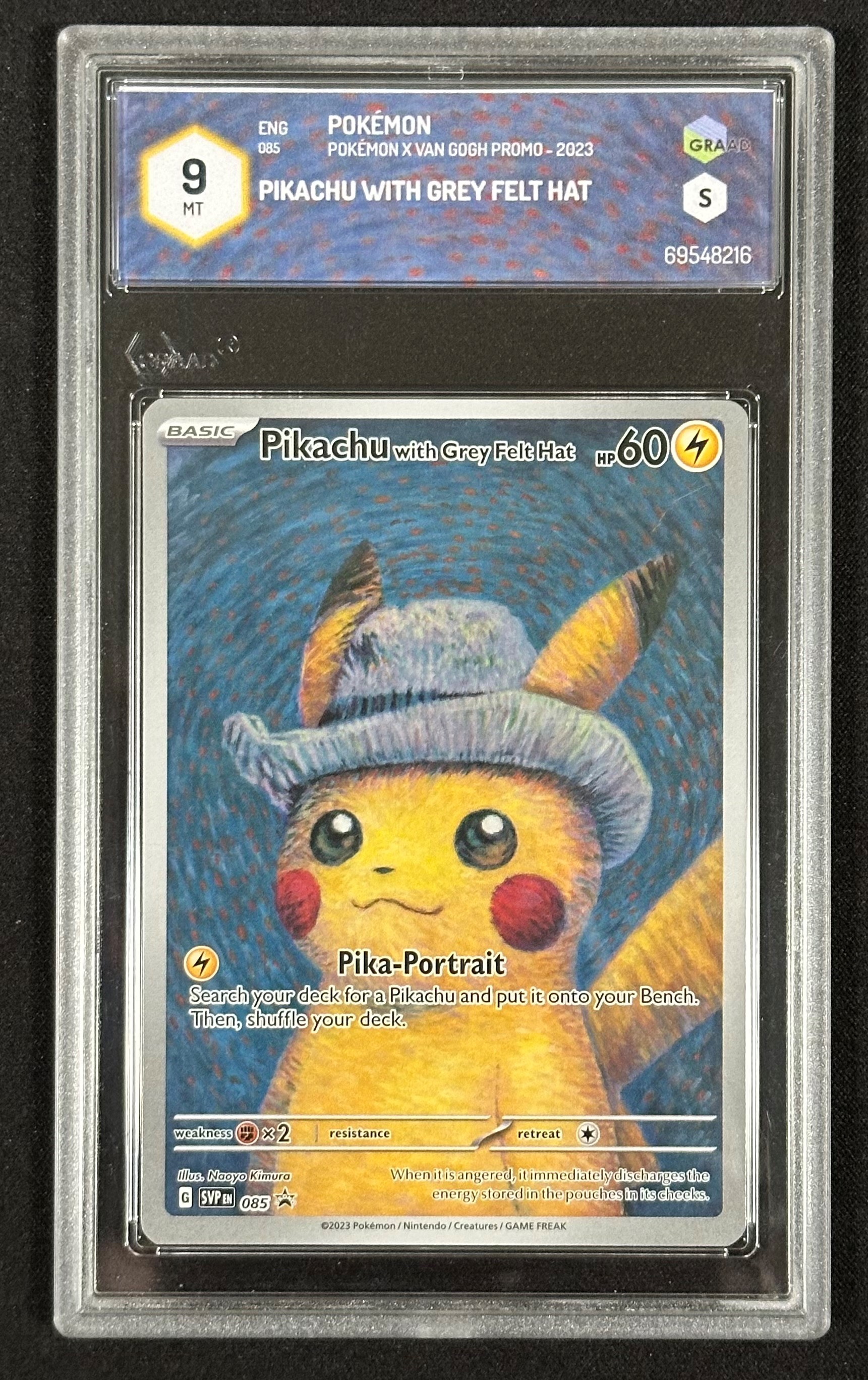Lotto promozionale Pokémon, Pikachu con cappello in feltro grigio (carta), tela e plush