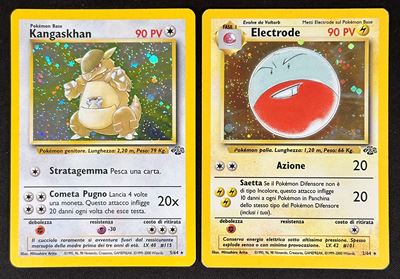 Coppia di carte olografiche Pokémon (Jungle), Electrode Holo (#2/64) e Kangaskhan Holo (#5/64)