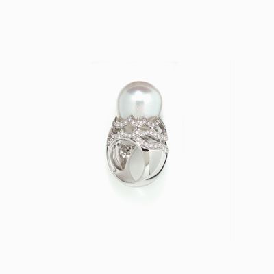 Anello con Perla Australiana e Diamanti