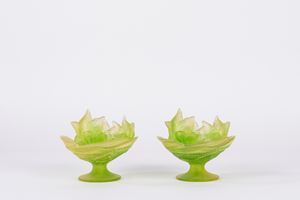 Coppia di coppe in vetro verde a forma di foglia, Daume, Francia, inizi secolo XX