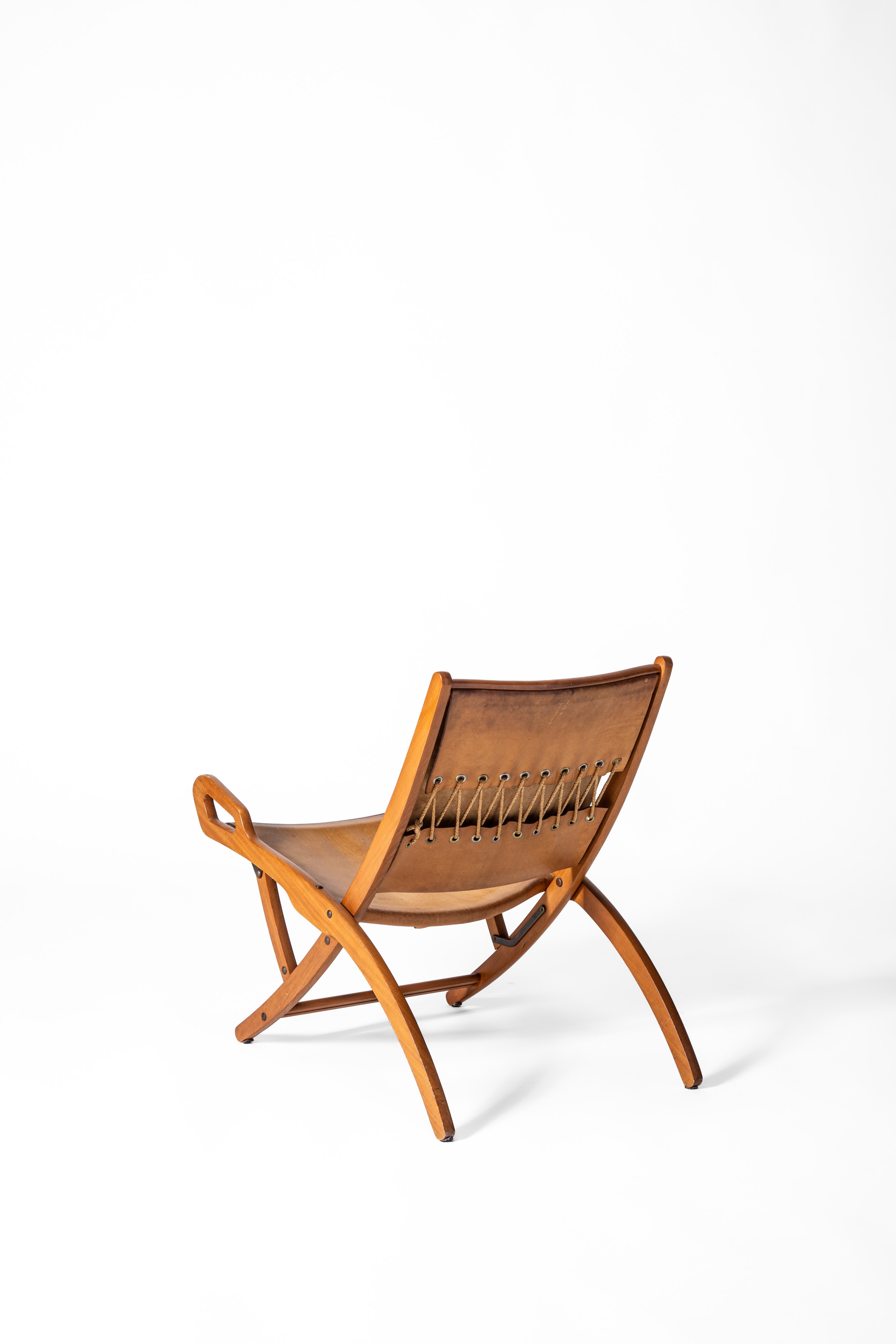 Gio Ponti - Sedia pieghevole “Ninfea”, legno, ottone e pelle