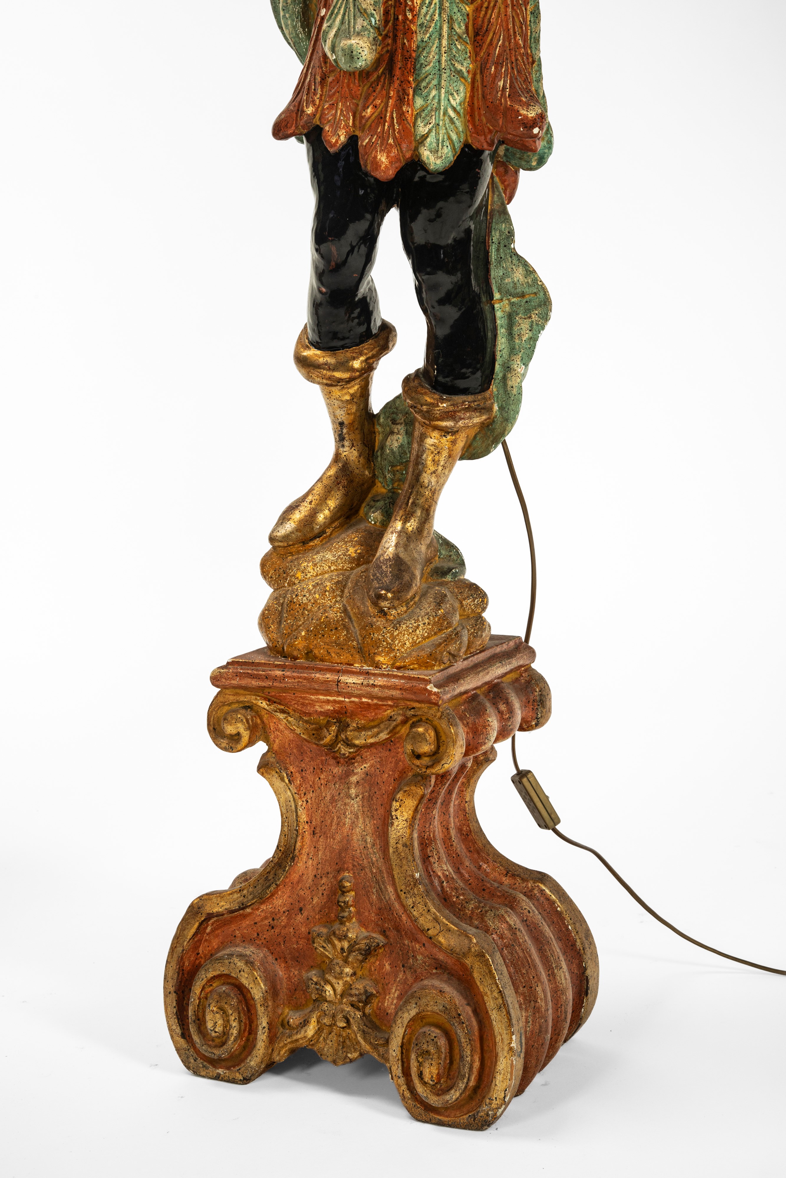 Due mori reggitorcia, in legno laccato, fine secolo XIX