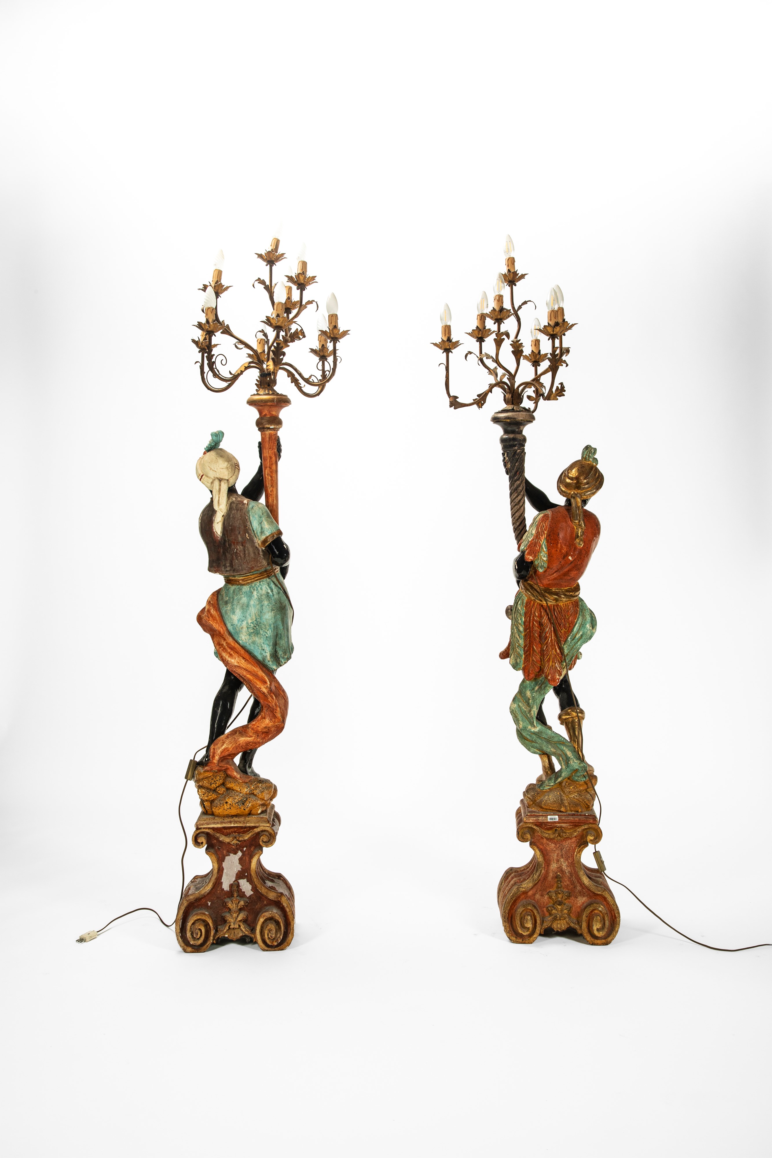 Due mori reggitorcia, in legno laccato, fine secolo XIX