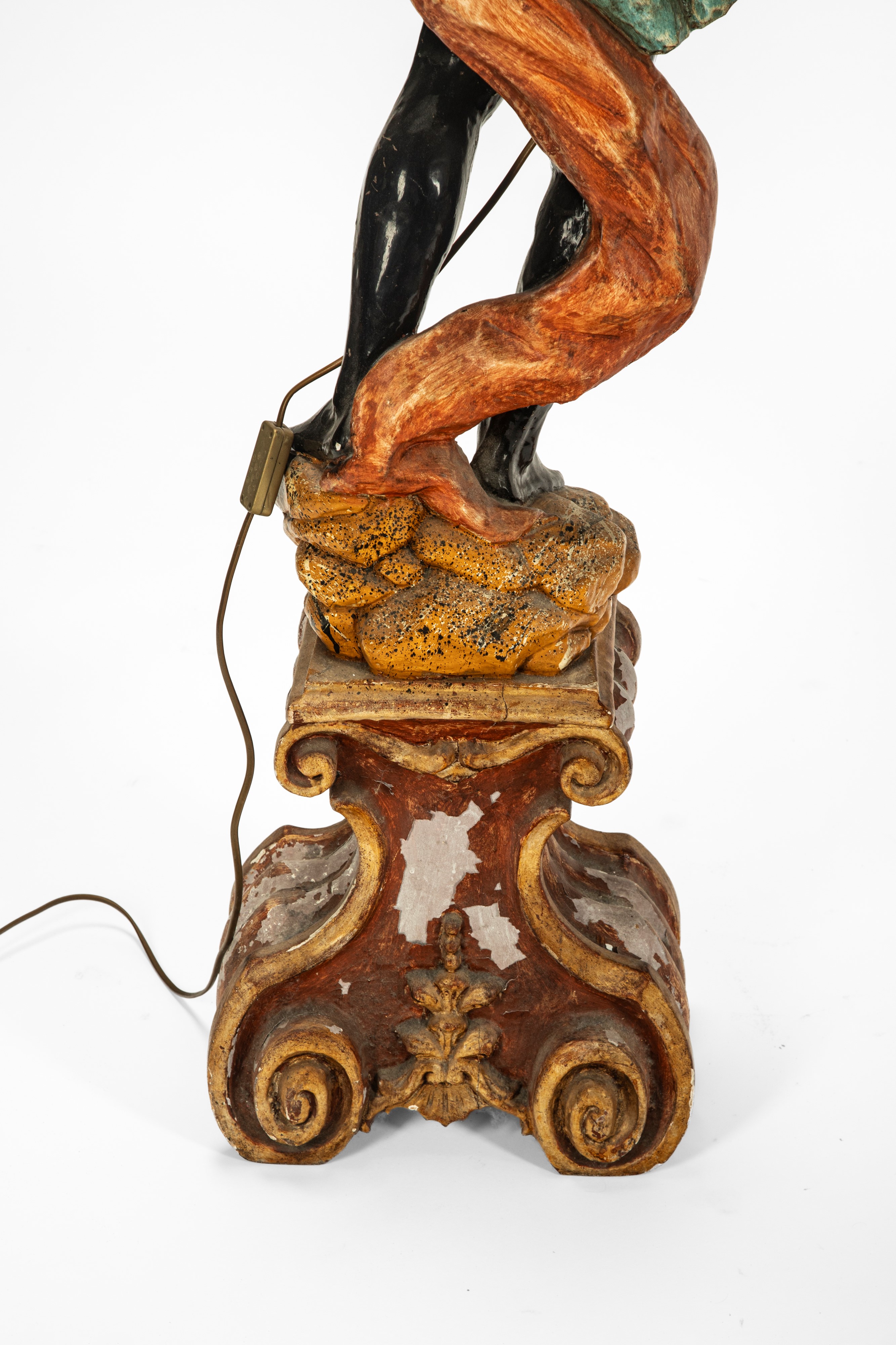 Due mori reggitorcia, in legno laccato, fine secolo XIX