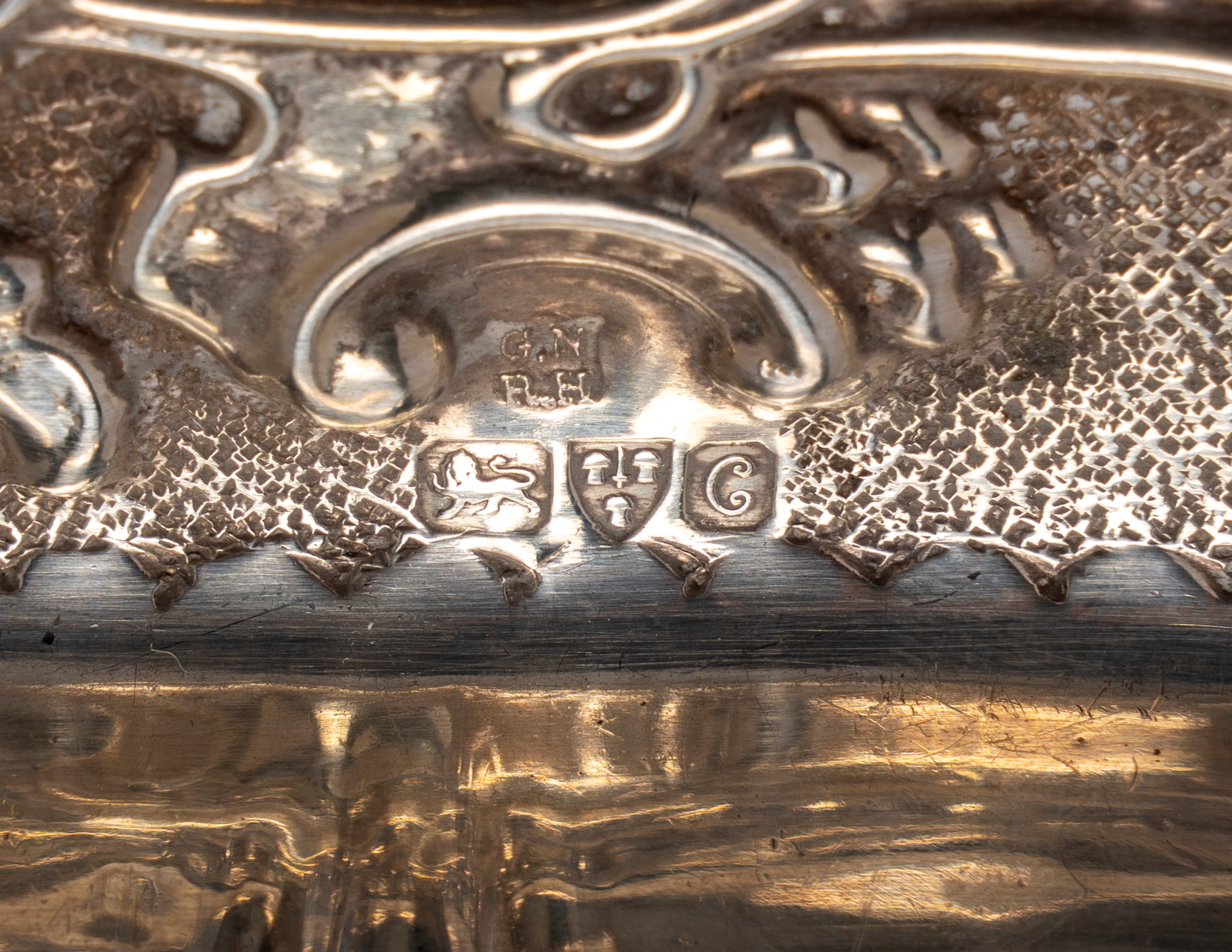 Argentieri G. Nathan & R. Hayes, Vassoio in argento 925, Chester 1903
