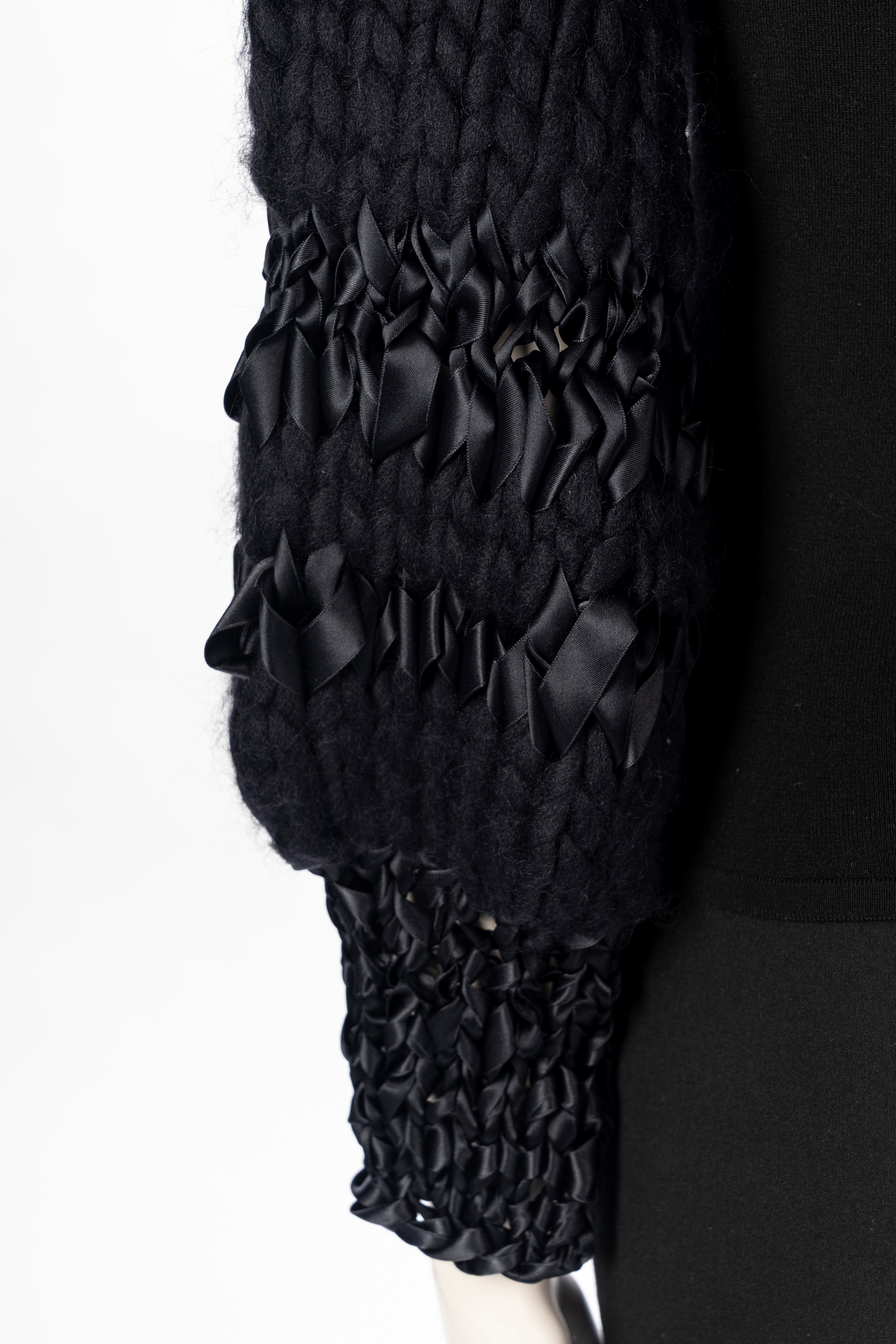 Valentino - Top in lana nera con ricamo in perline di vetro e inserti in raso