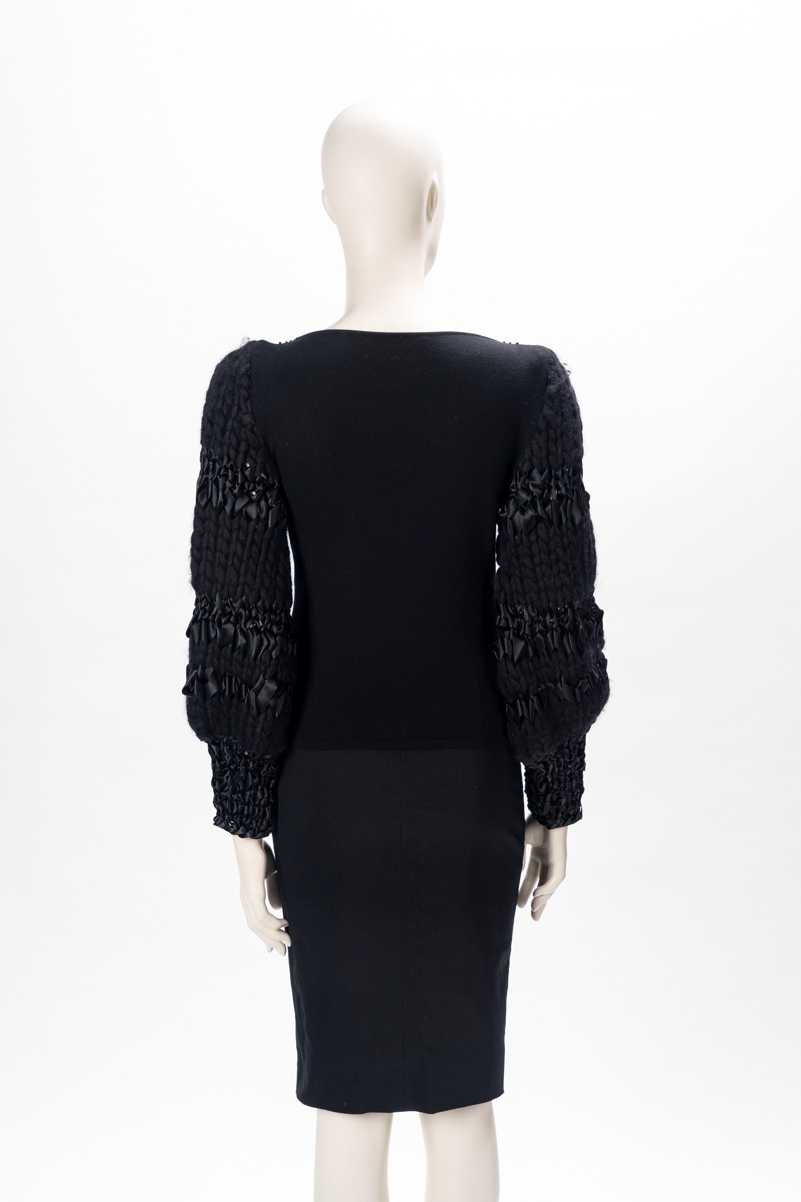 Valentino - Top in lana nera con ricamo in perline di vetro e inserti in raso