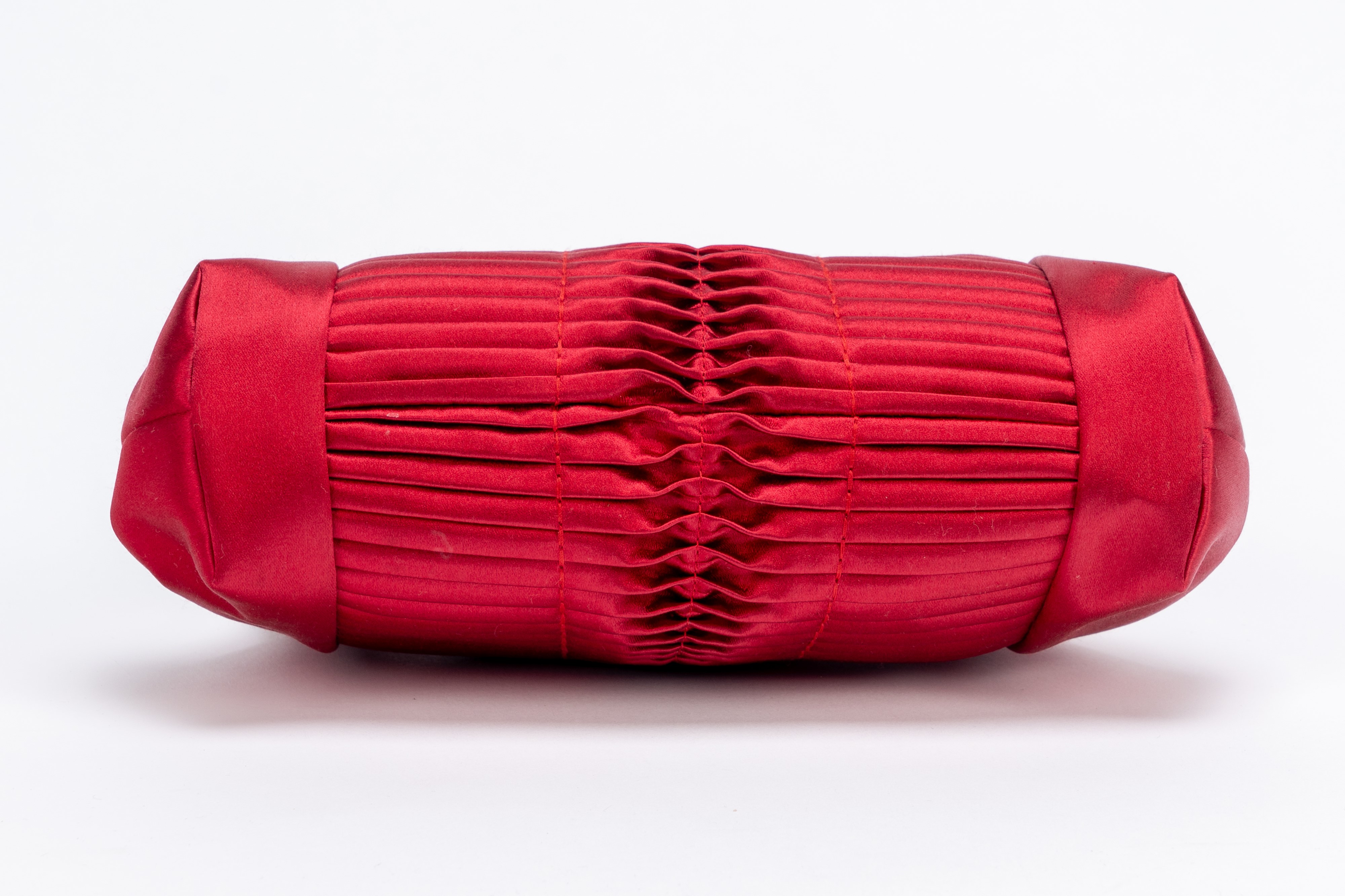 Ferragamo - Mini borsa da sera in raso rosso con tracolla a catena staccabile