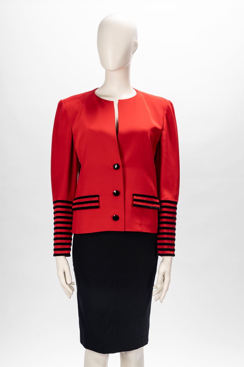 Valentino Boutique - Giacca in seta rossa con inserti in velluto nero