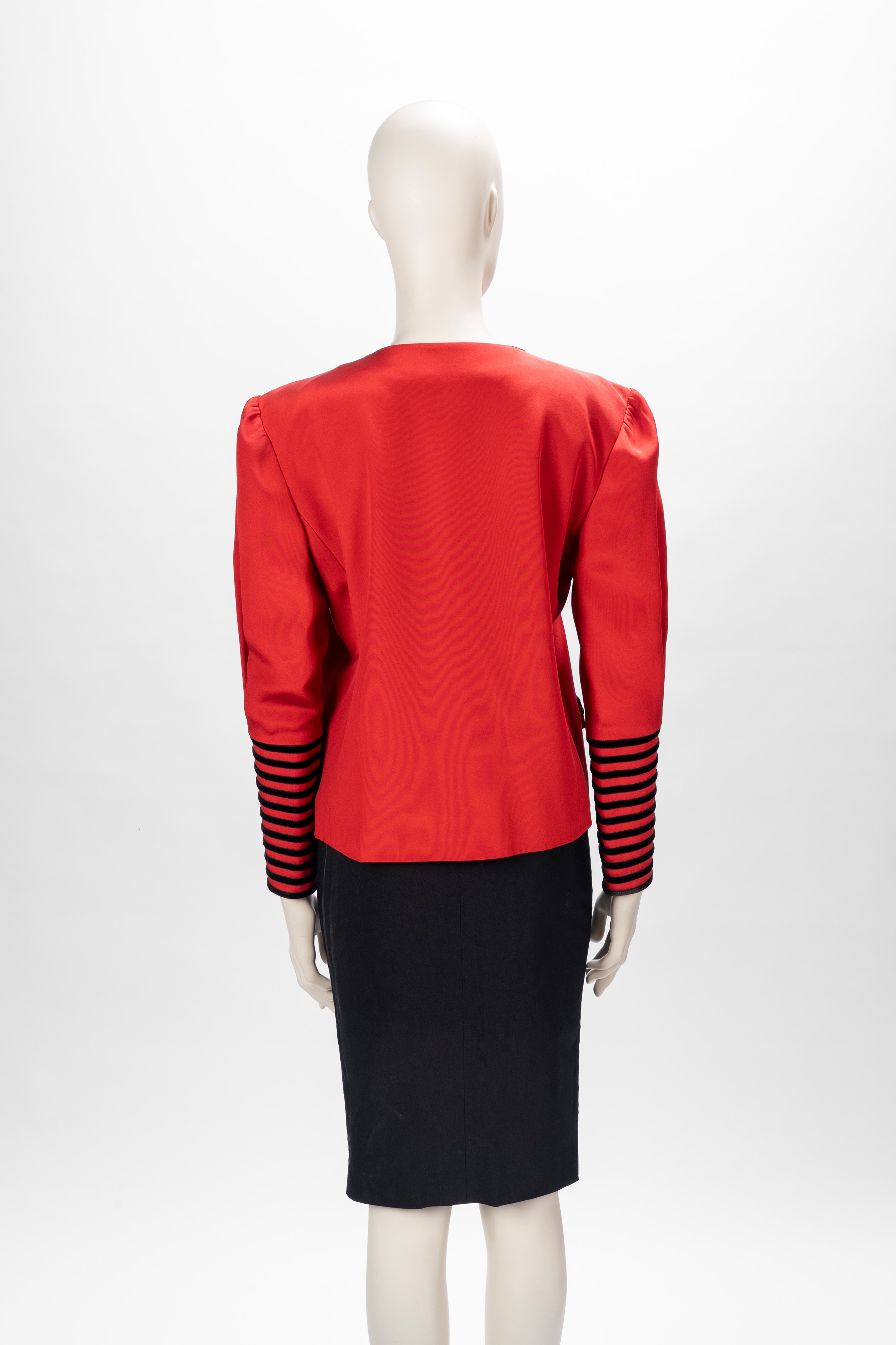 Valentino Boutique - Giacca in seta rossa con inserti in velluto nero