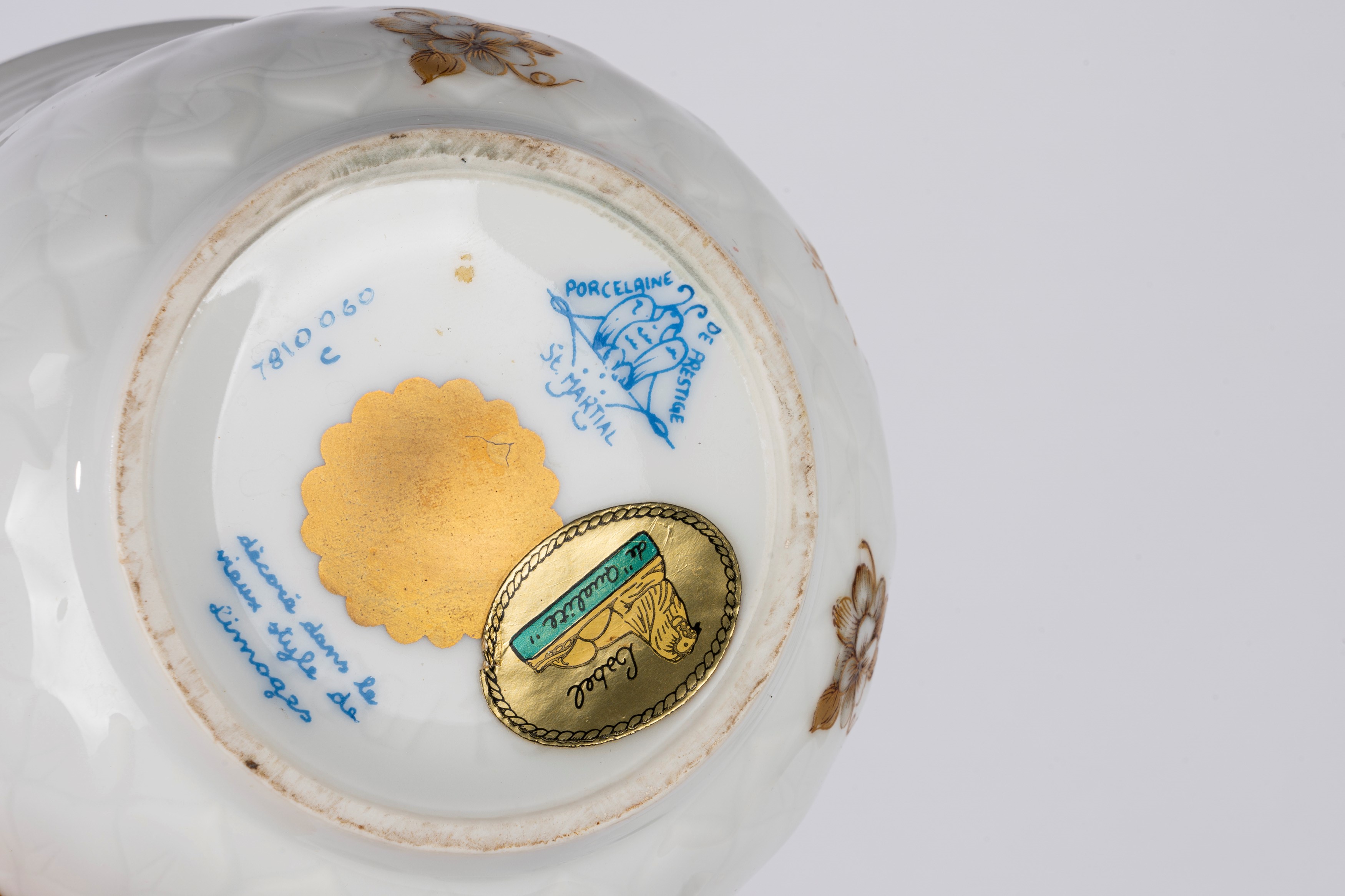 Portavasi e vaso decorativi, porcellana policroma e maiolica bianca e blu