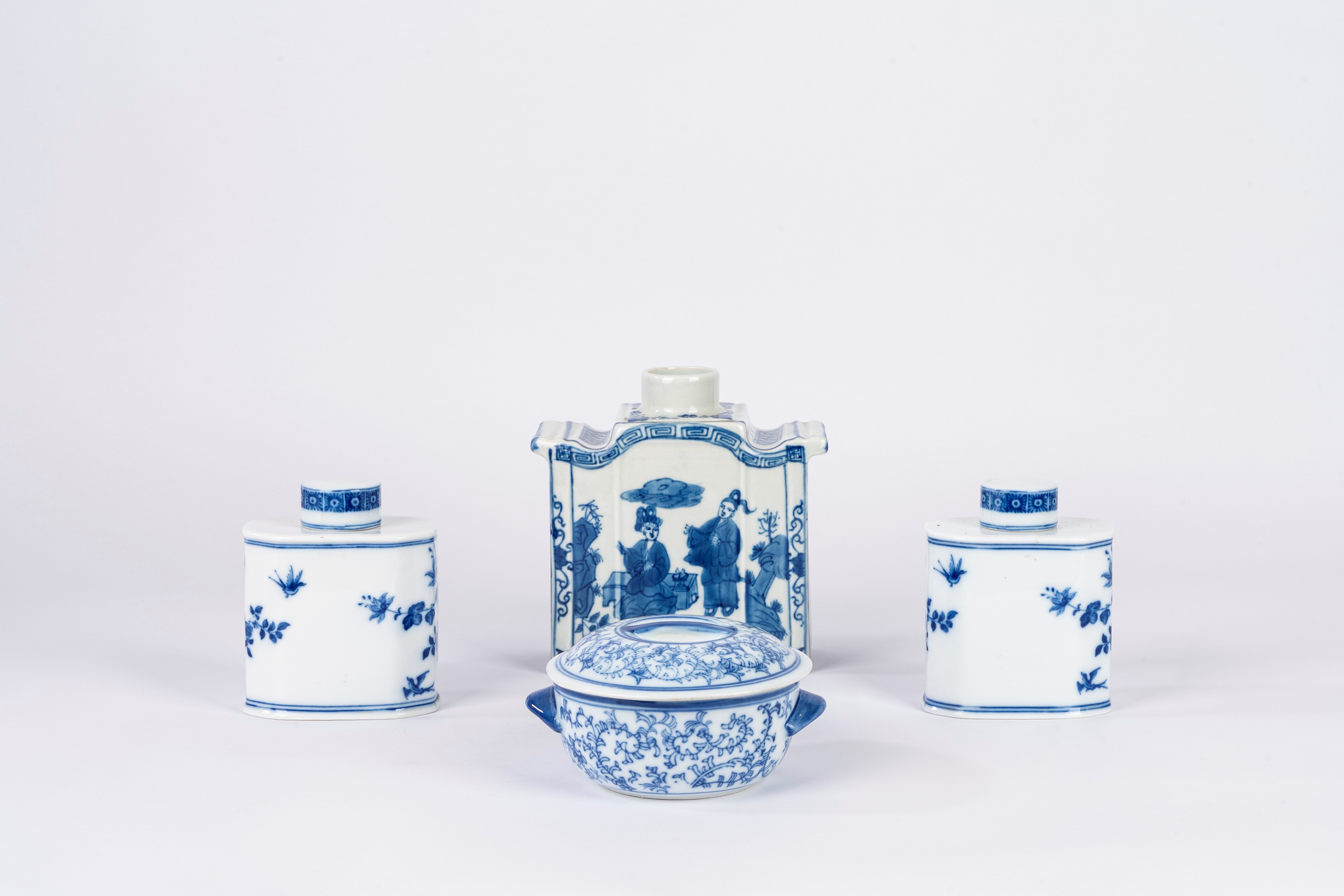 Set di fiasche e ciotola con coperchio, porcellana bianca e blu