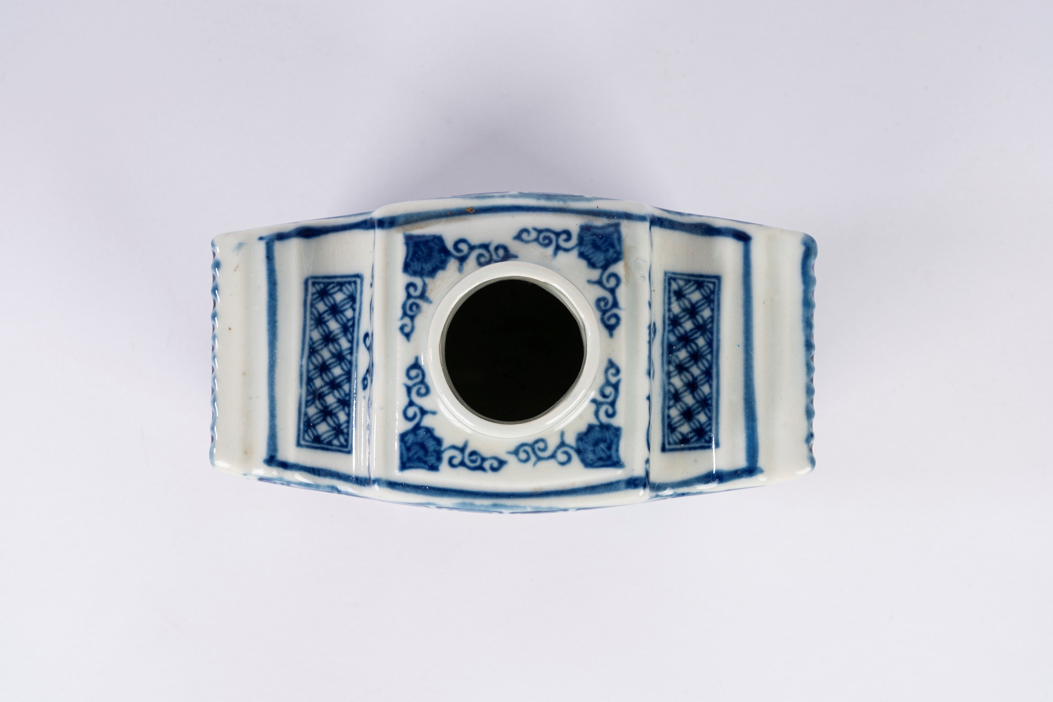 Set di fiasche e ciotola con coperchio, porcellana bianca e blu