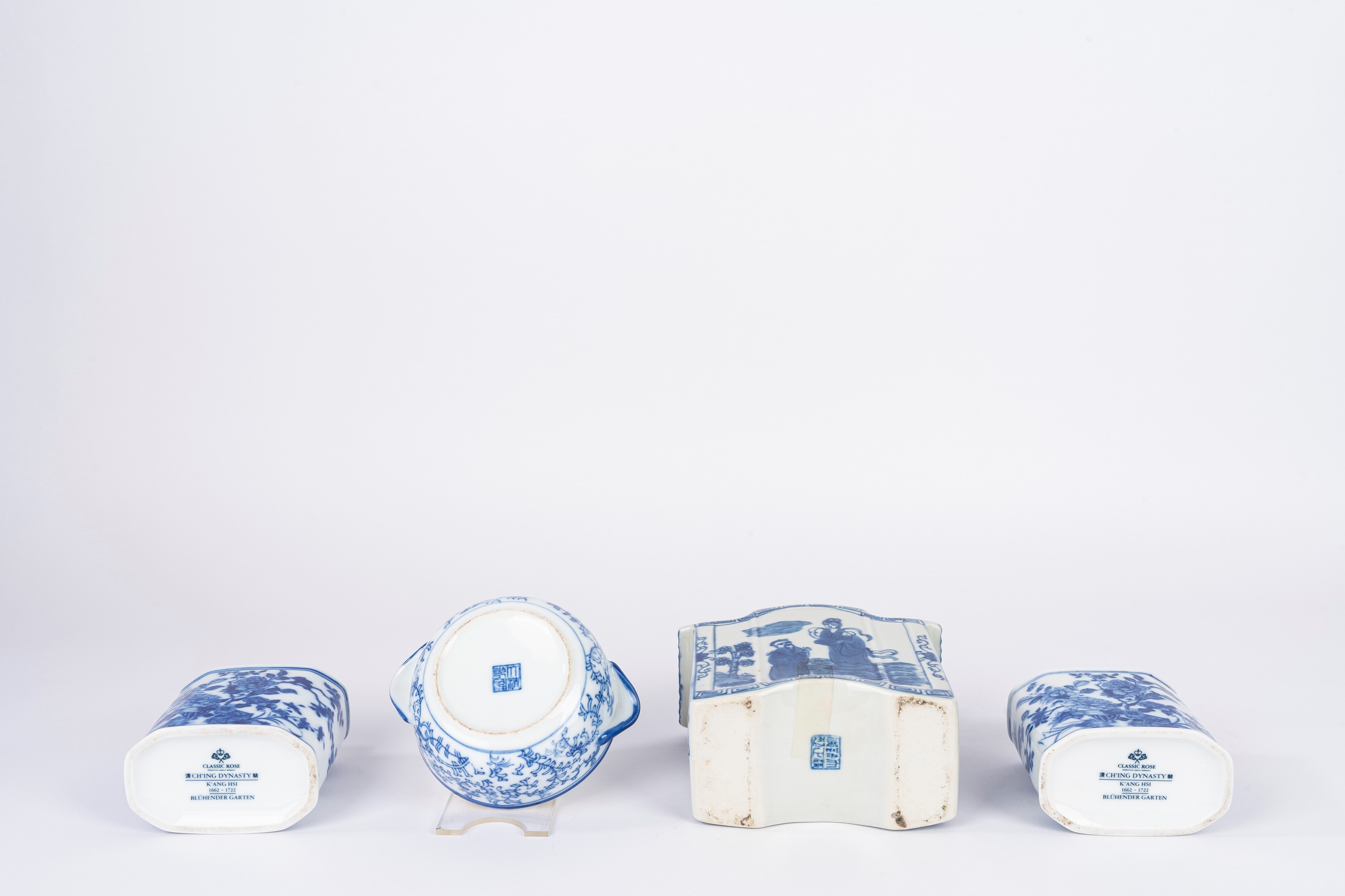 Set di fiasche e ciotola con coperchio, porcellana bianca e blu