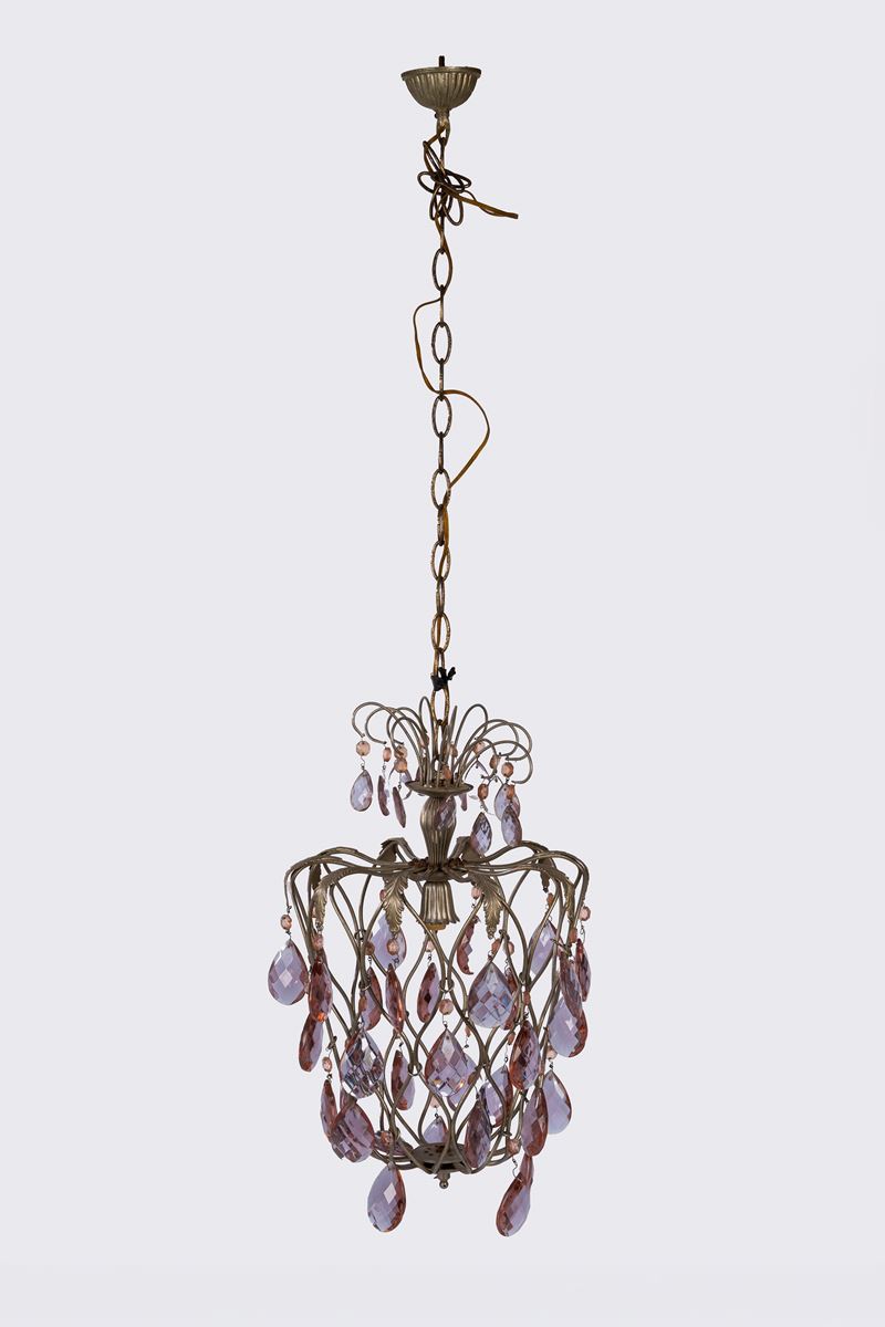 Lampadario in ferro battuto con gocce in vetro color ametista, area veneta, inizi XX secolo