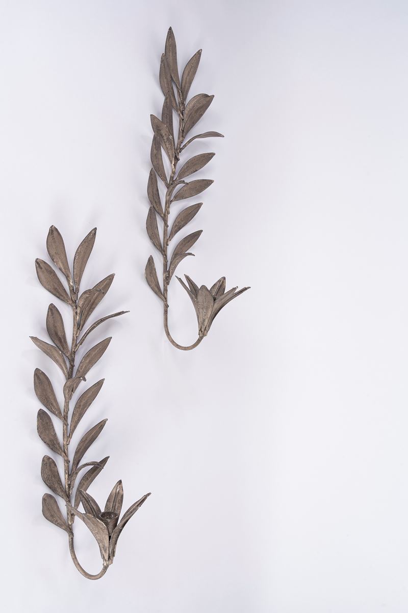 Appliques, Coppia di appliques in ferro battuto a forma di ramo d’ulivo