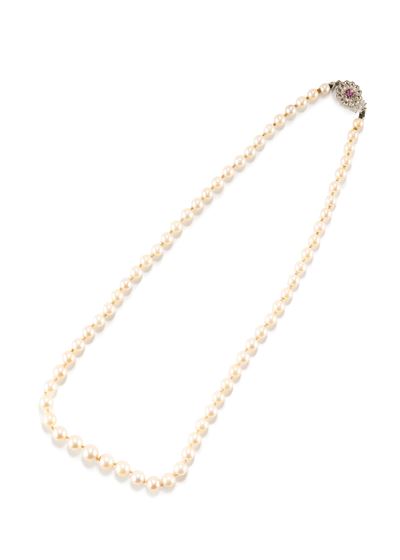 Collana di perle coltivate, in oro bianco 18k